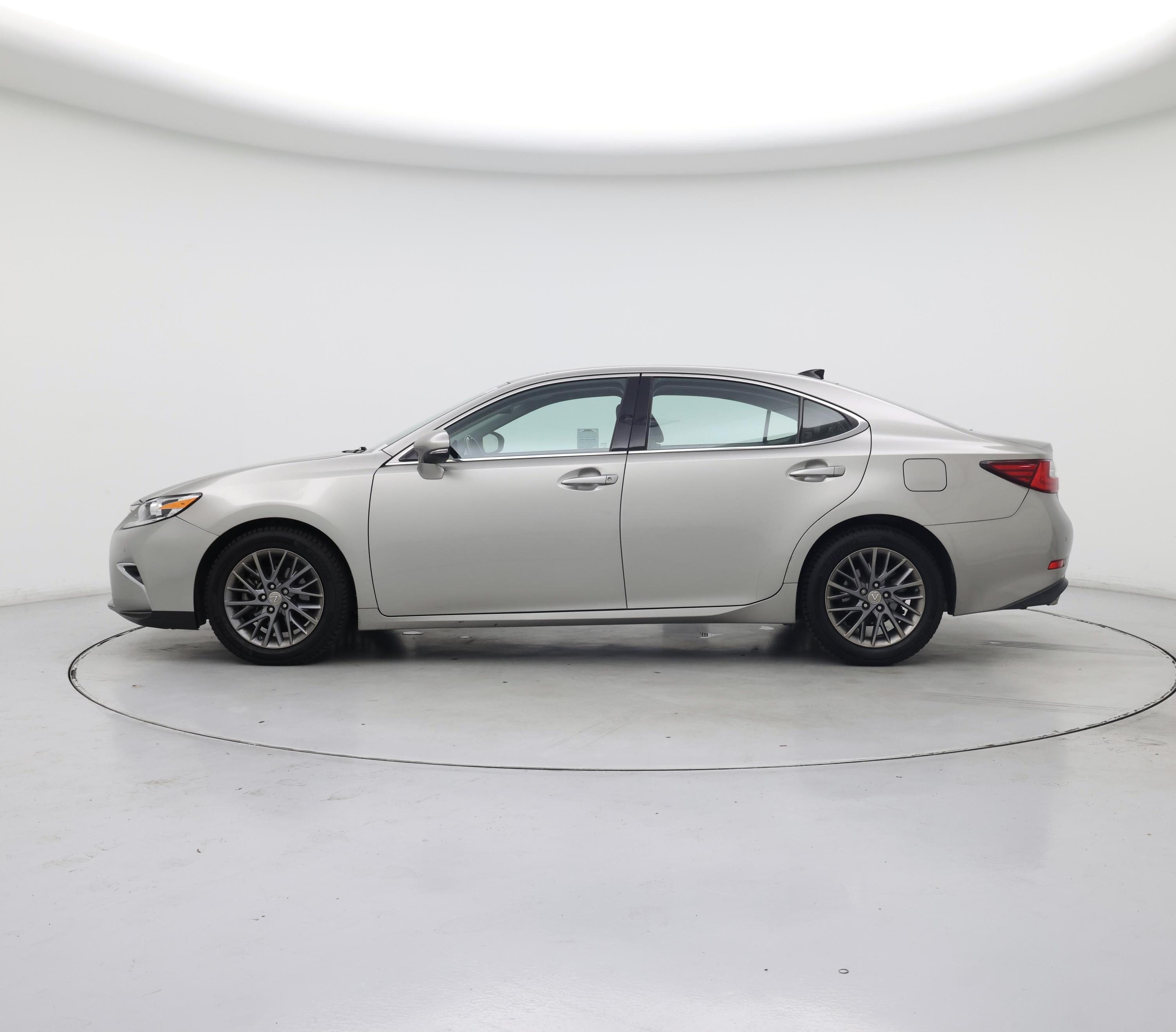 Thumbnail: 2018 Lexus ES - 3