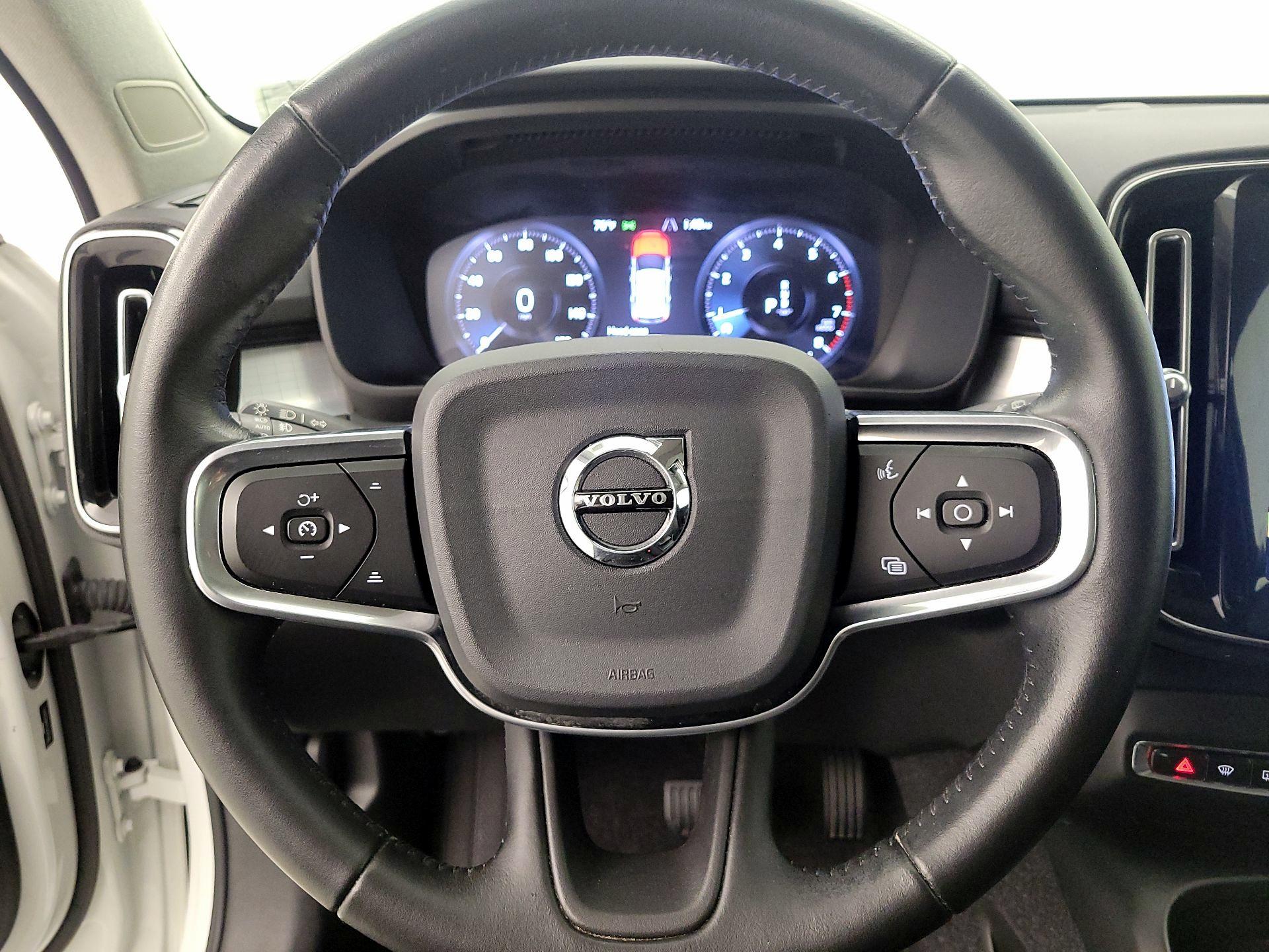 Thumbnail: 2020 Volvo XC40 - 10