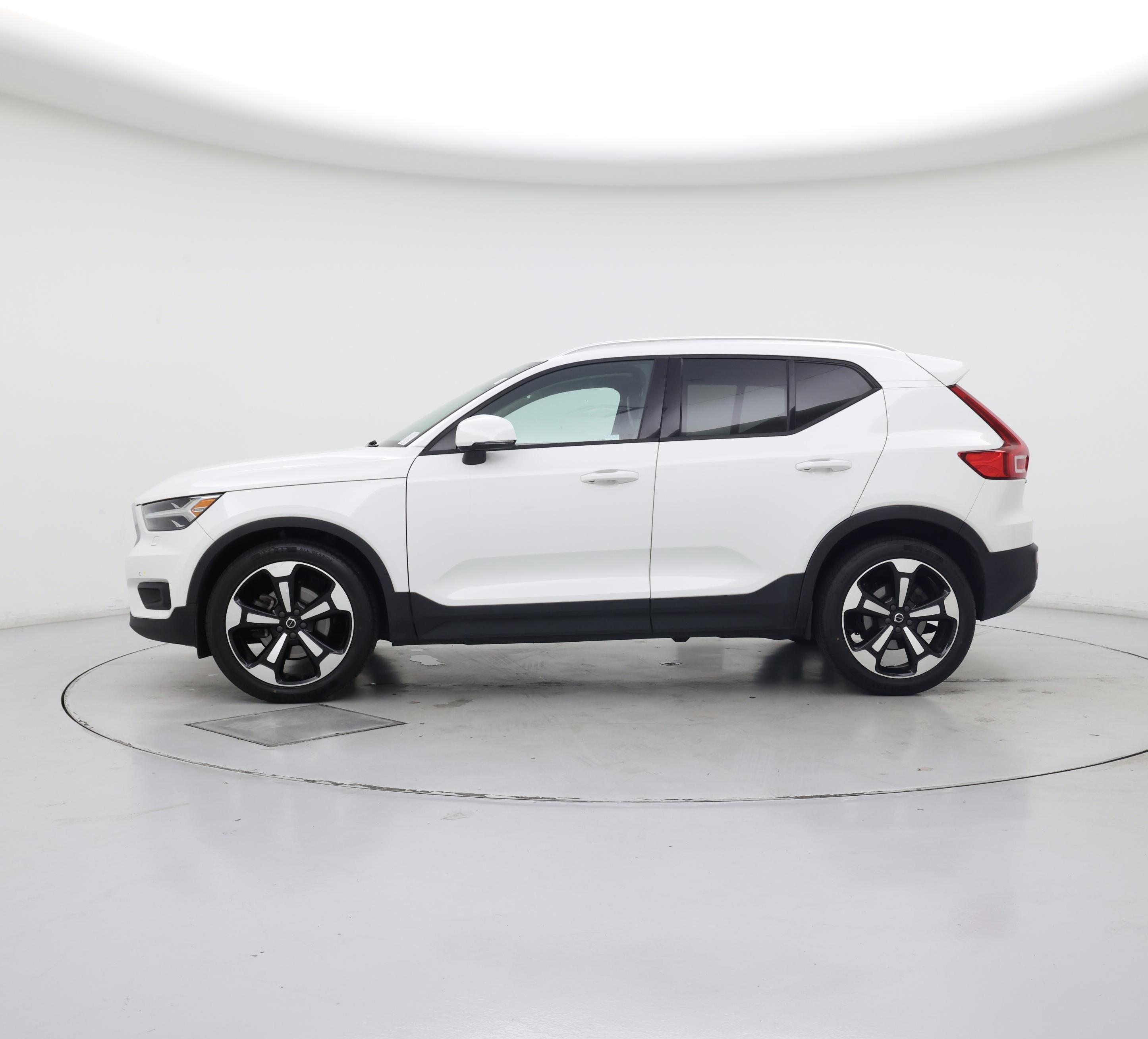 Thumbnail: 2020 Volvo XC40 - 3