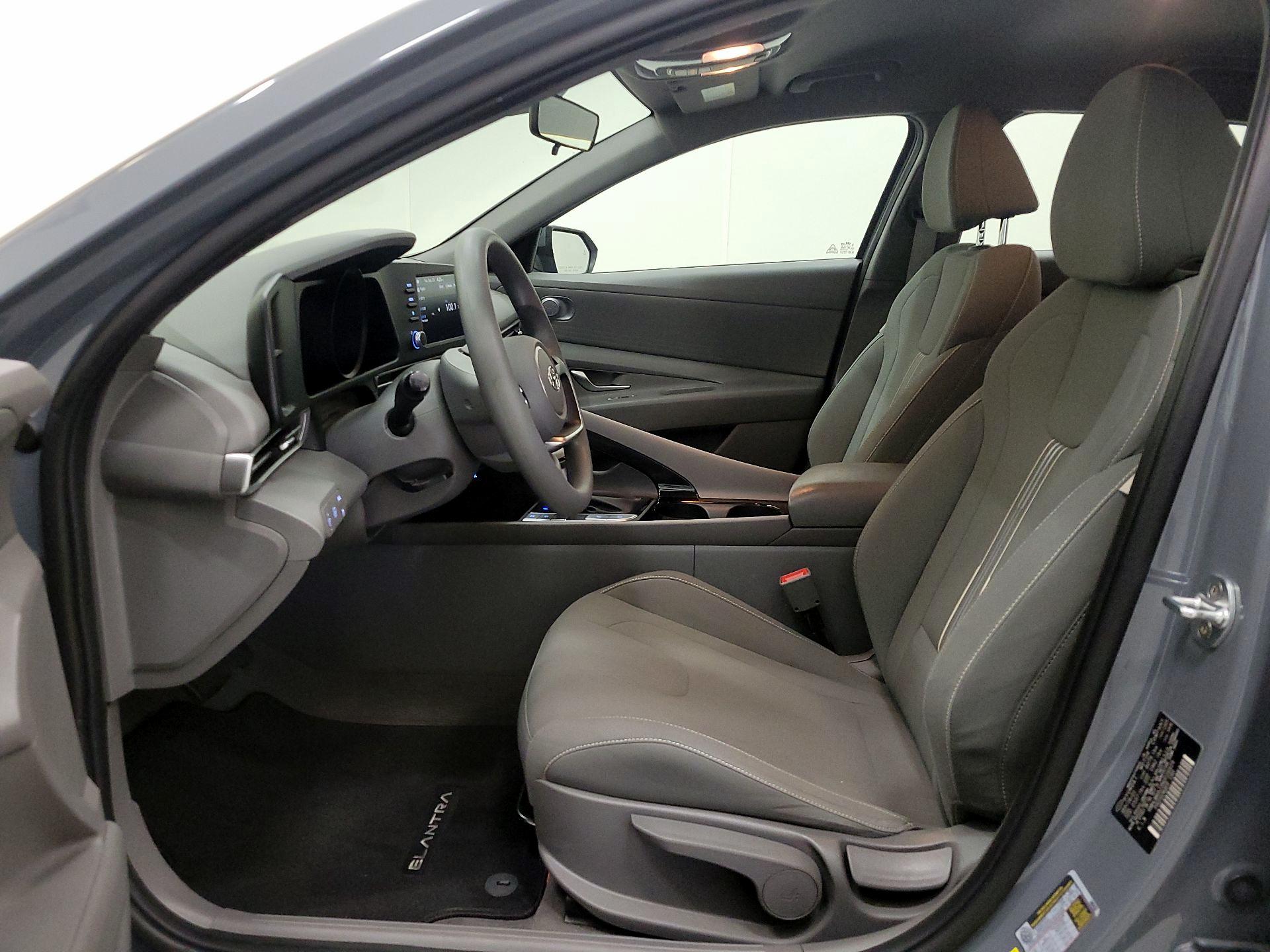 Thumbnail: 2022 Hyundai Elantra - 11