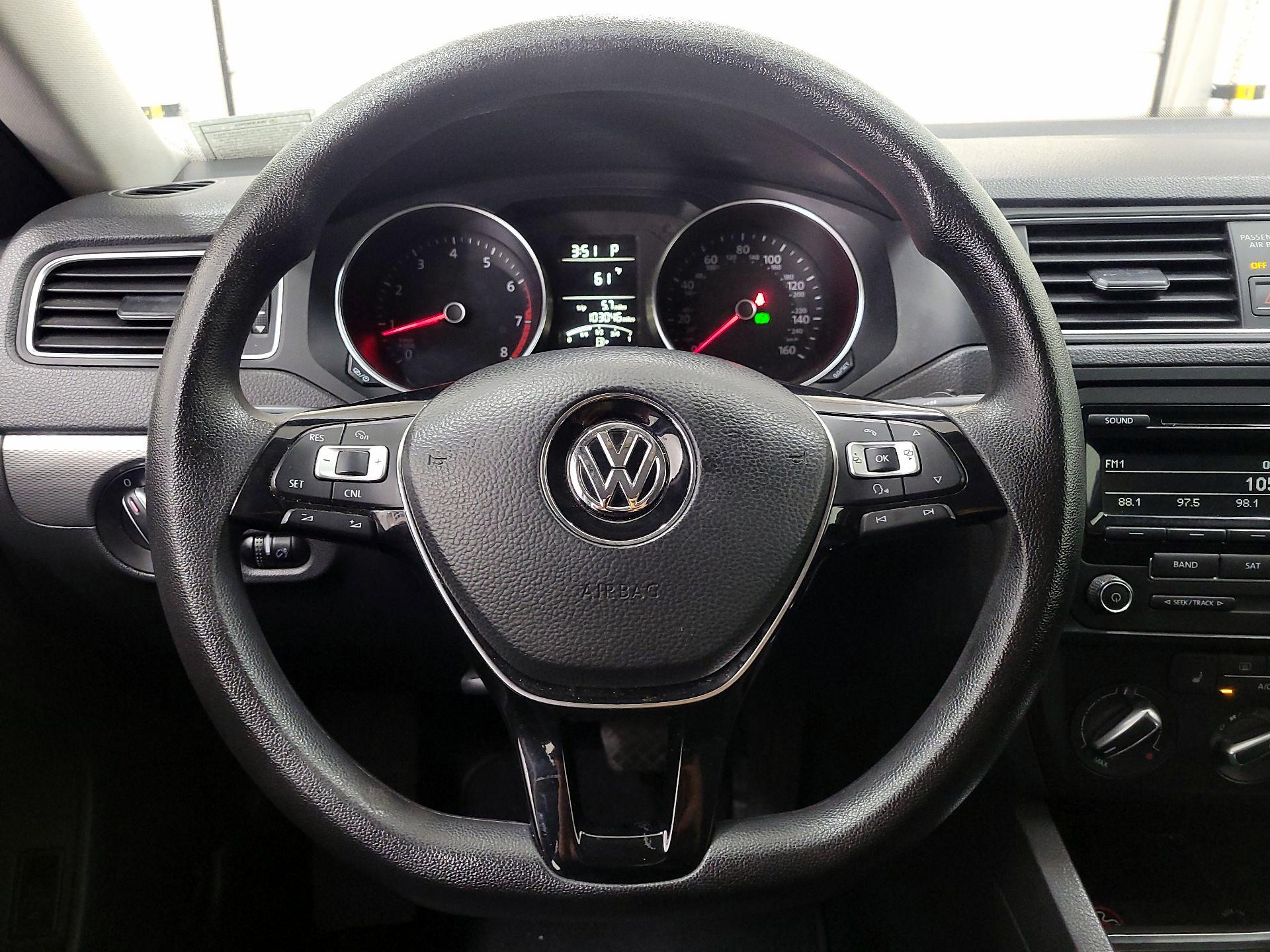 Thumbnail: 2015 Volkswagen Jetta - 10