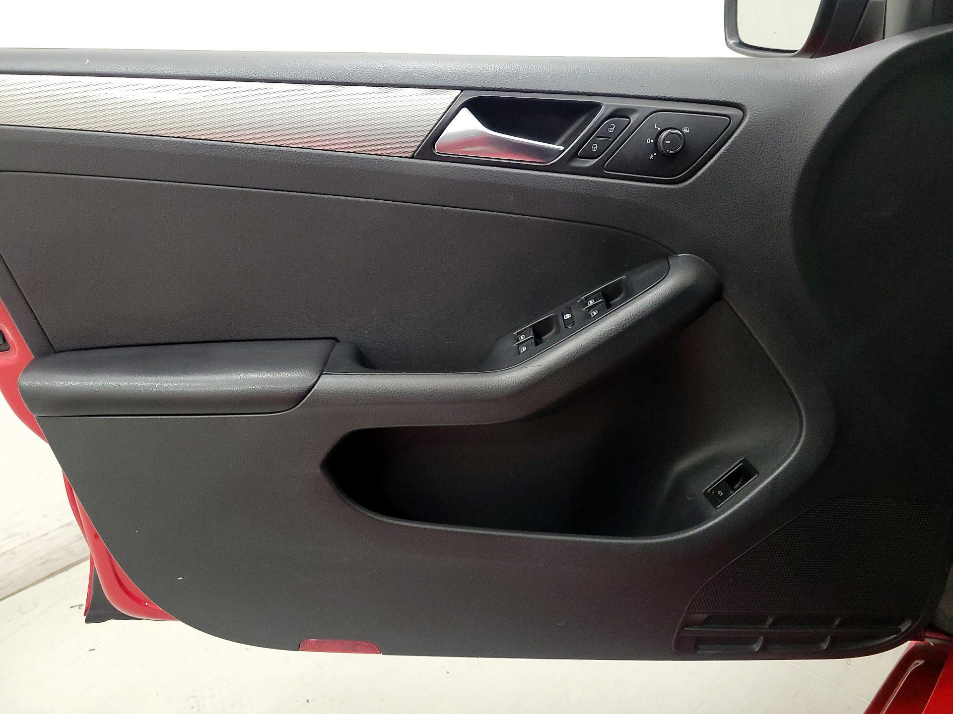 Thumbnail: 2015 Volkswagen Jetta - 12