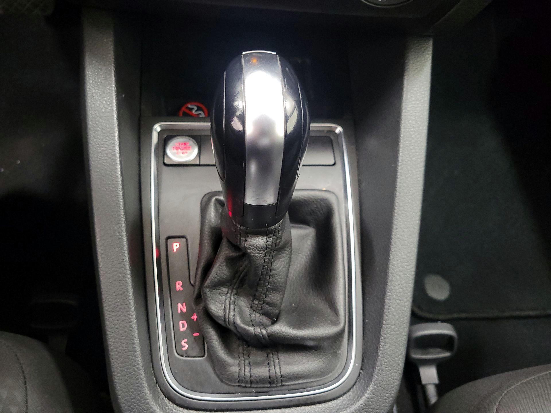 Thumbnail: 2015 Volkswagen Jetta - 16
