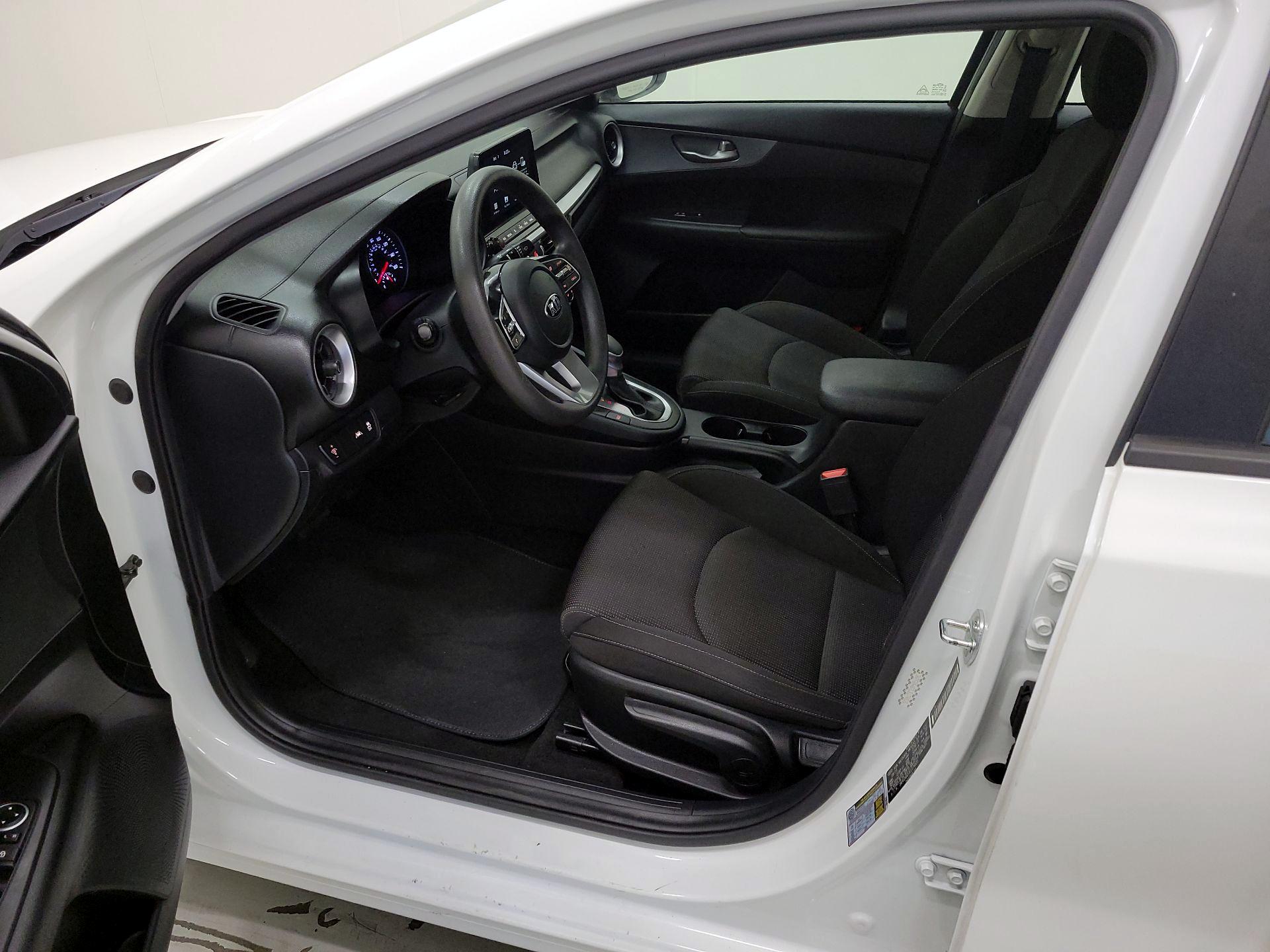 Thumbnail: 2020 Kia Forte - 11