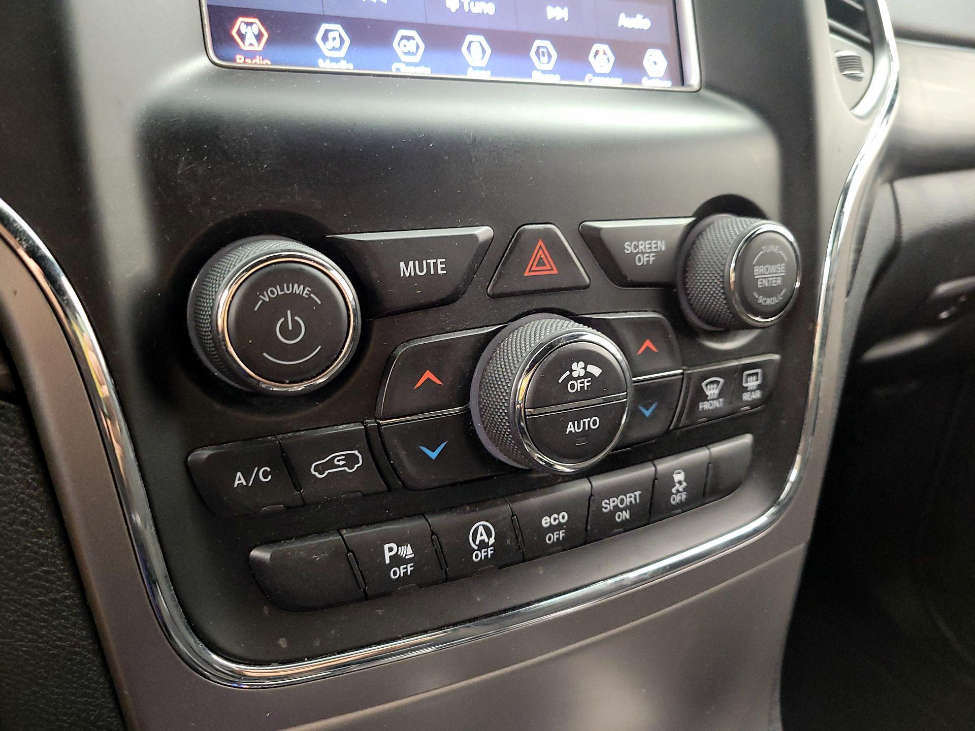 Thumbnail: 2019 Jeep Grand Cherokee - 16
