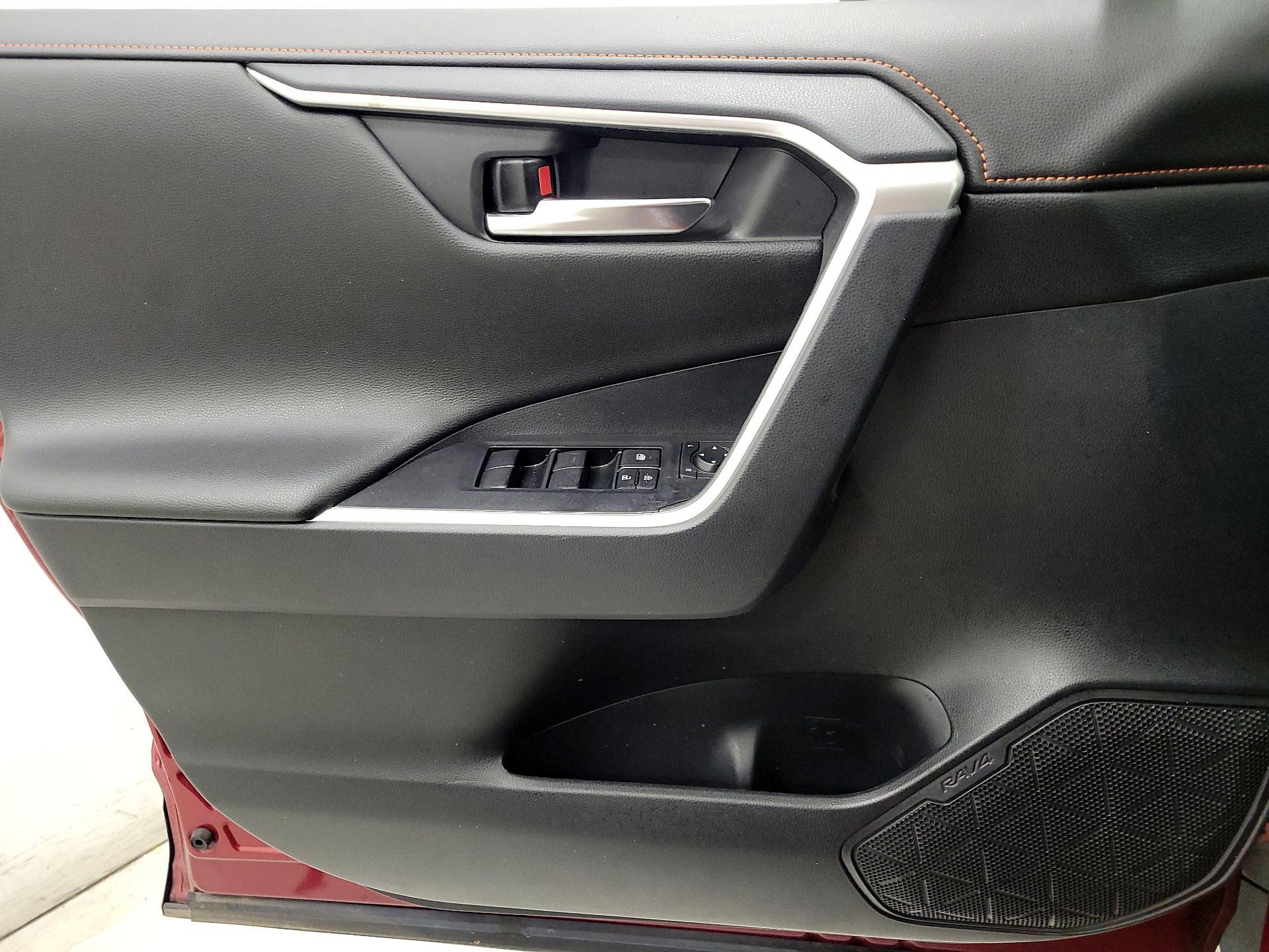 Thumbnail: 2019 Toyota RAV4 - 12