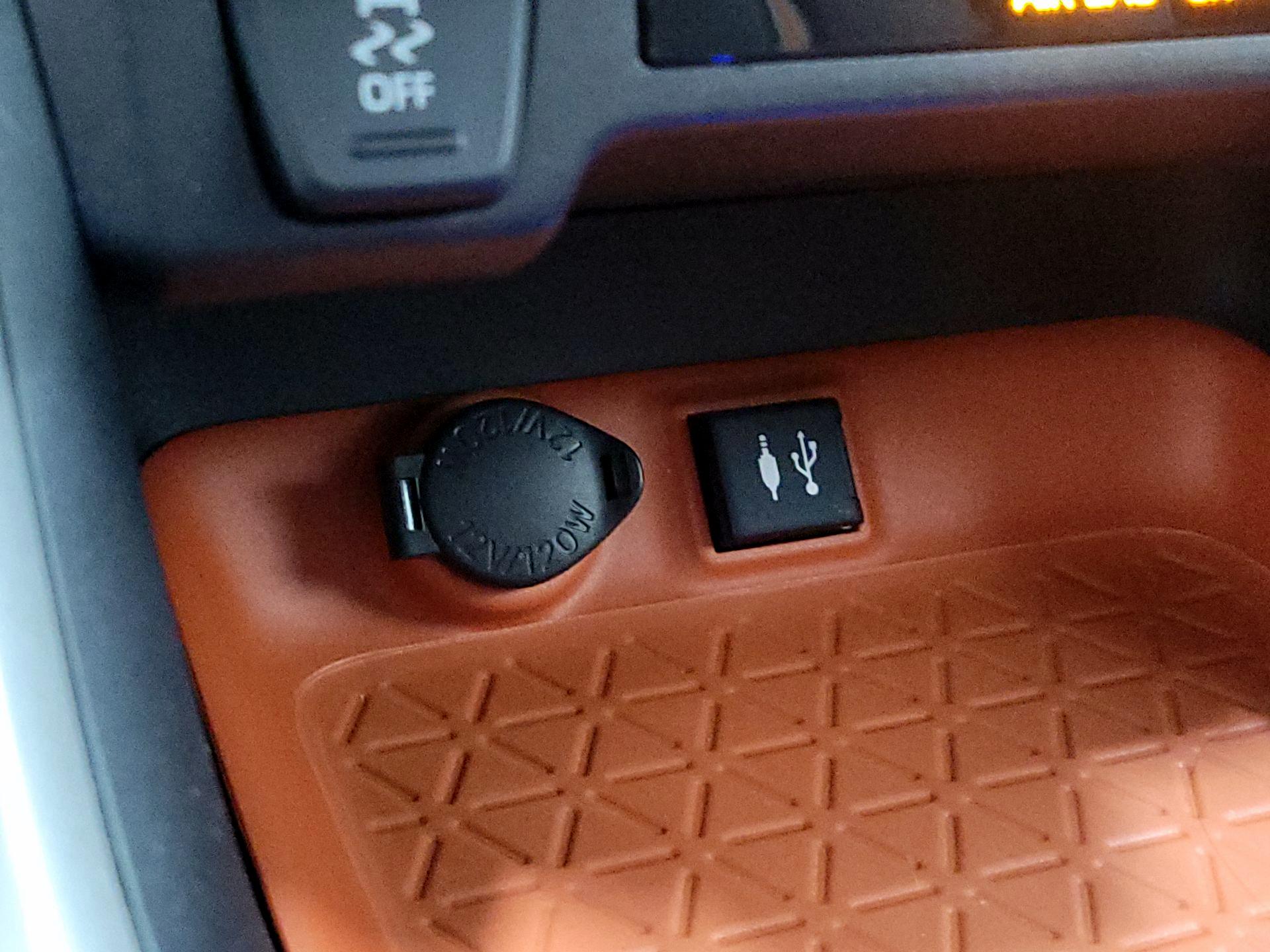 Thumbnail: 2019 Toyota RAV4 - 19