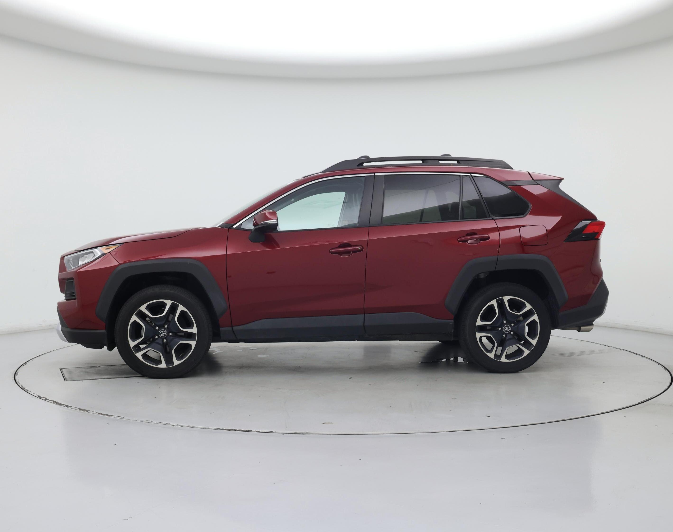 Thumbnail: 2019 Toyota RAV4 - 3