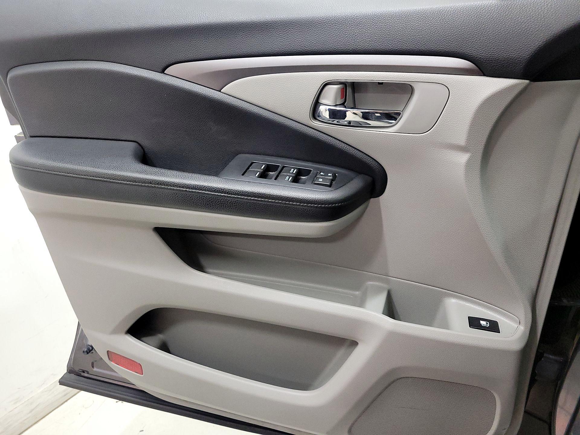 Thumbnail: 2020 Honda Pilot - 12