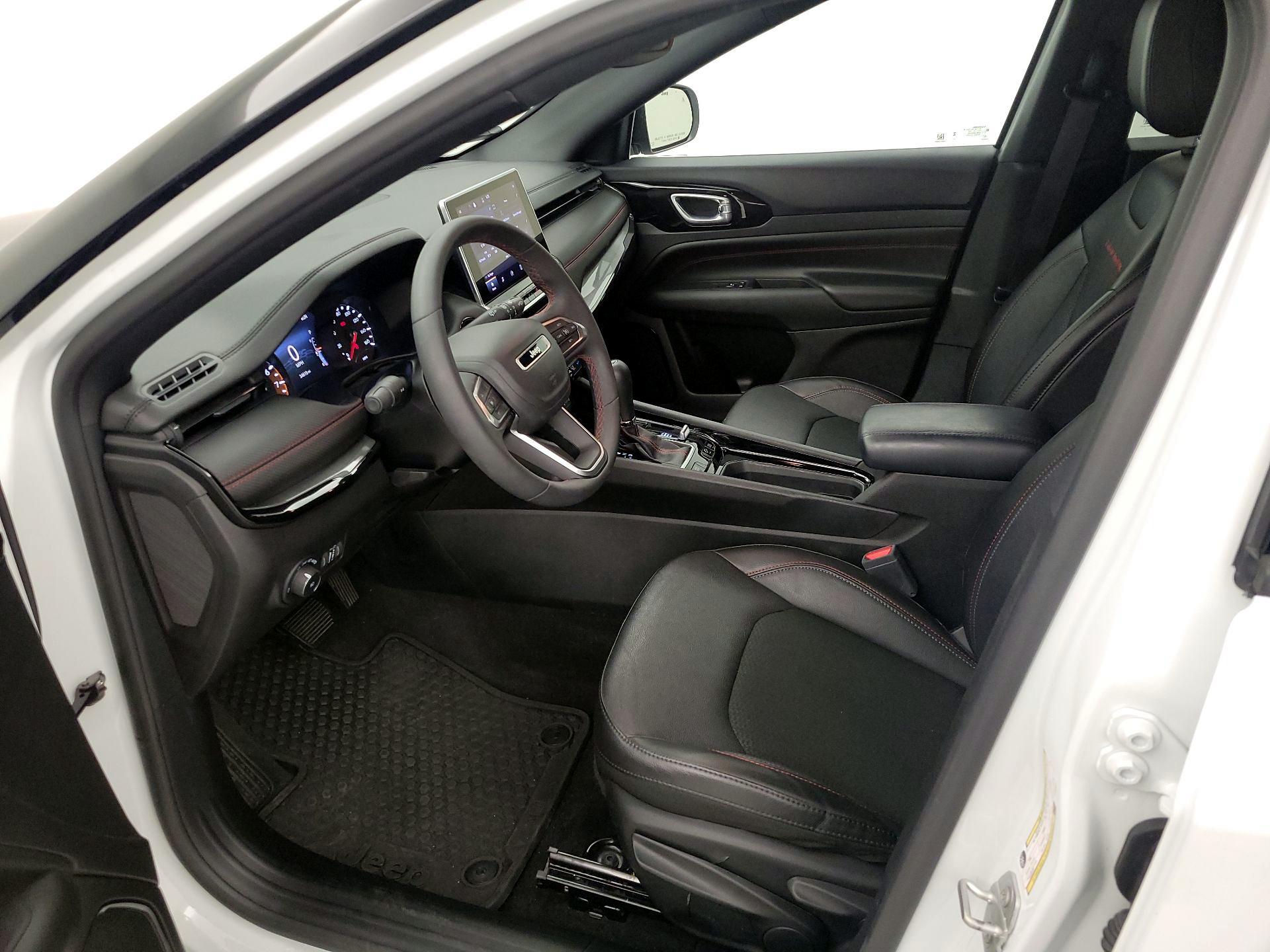 Thumbnail: 2023 Jeep Compass - 11