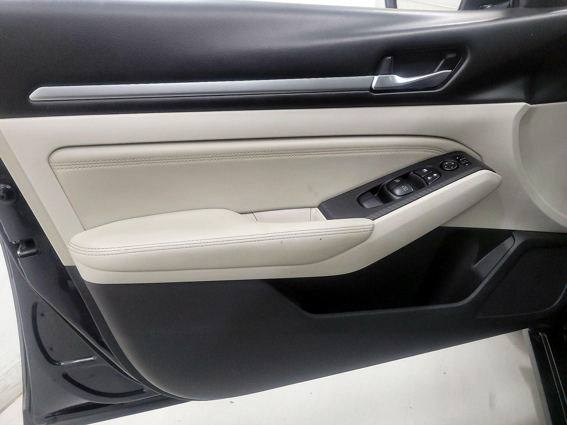 Thumbnail: 2019 Nissan Altima - 12