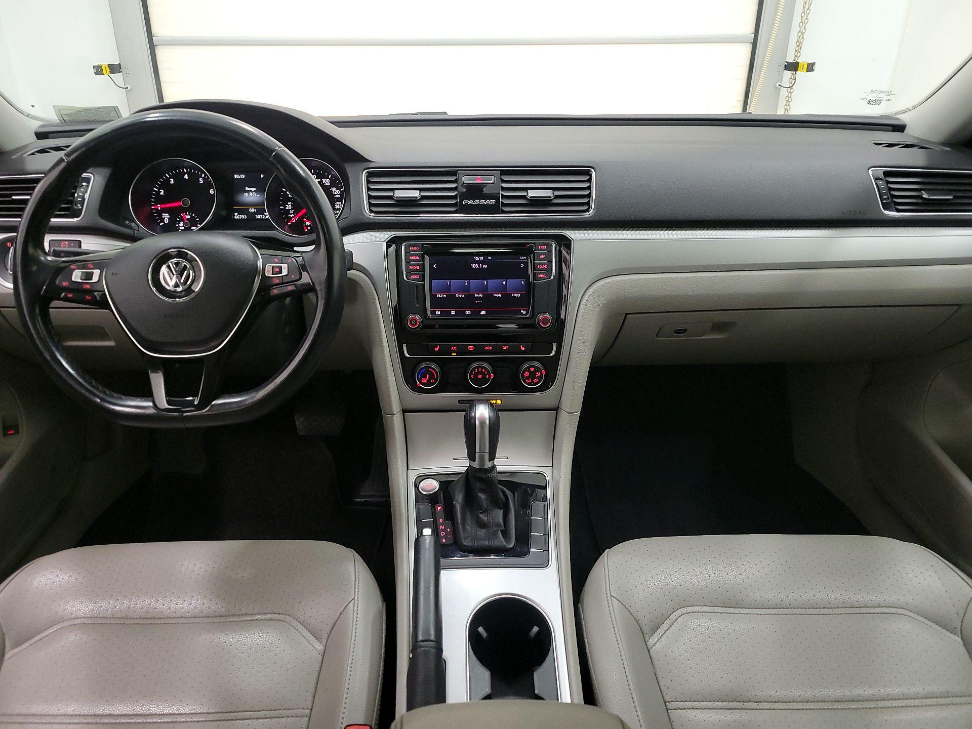 Thumbnail: 2019 Volkswagen Passat - 9
