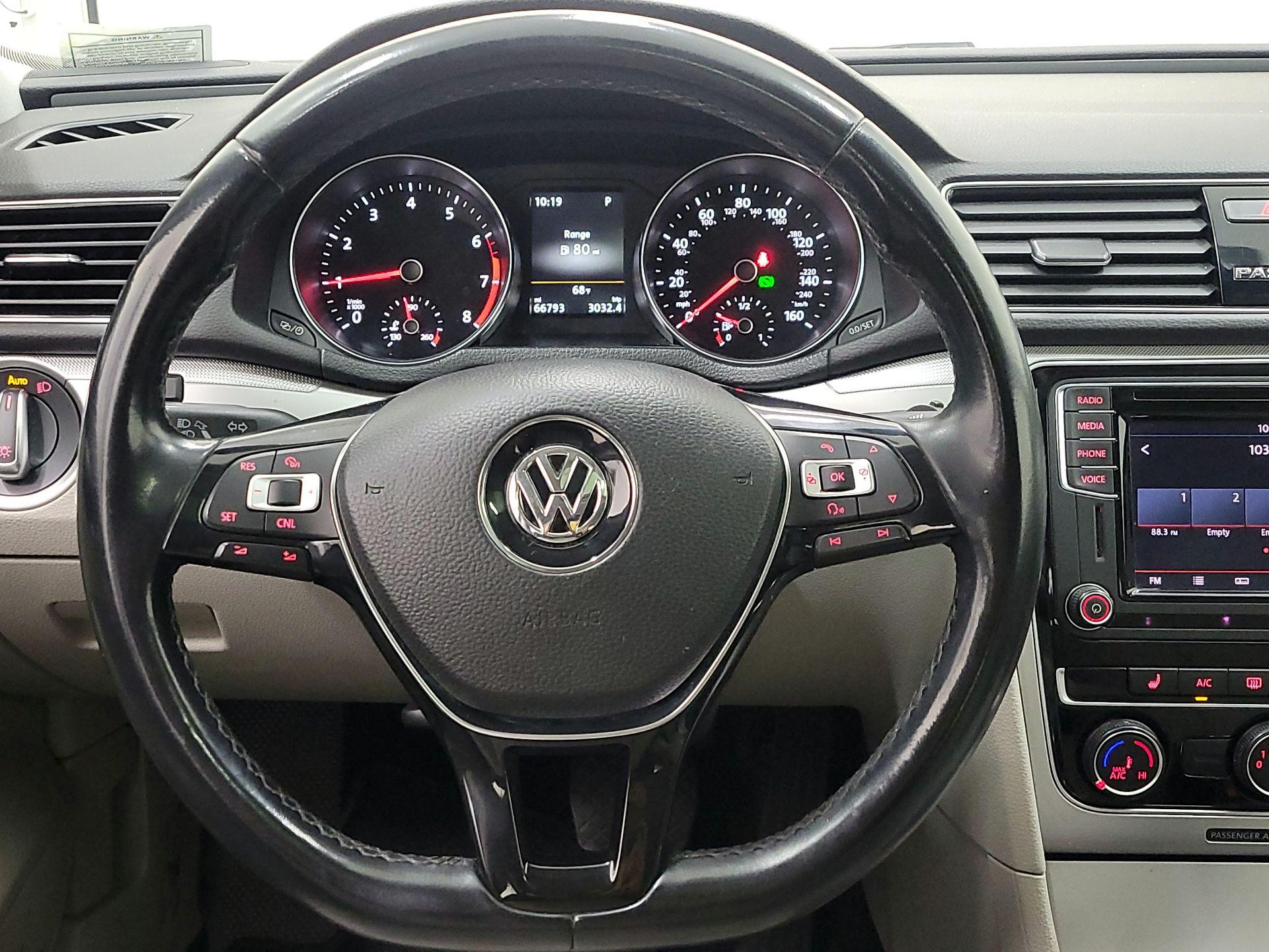 Thumbnail: 2019 Volkswagen Passat - 10