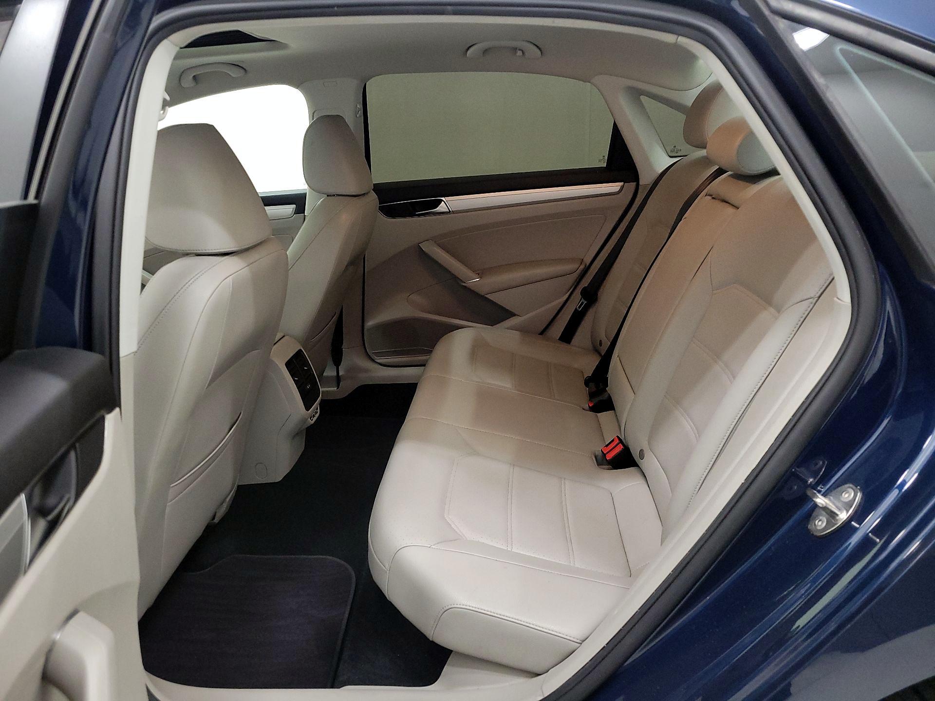 Thumbnail: 2019 Volkswagen Passat - 20