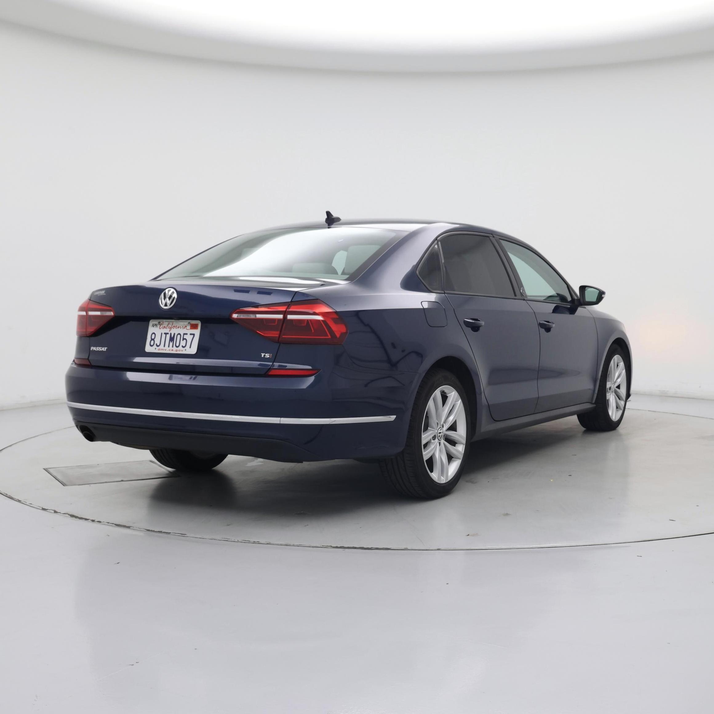 Thumbnail: 2019 Volkswagen Passat - 8