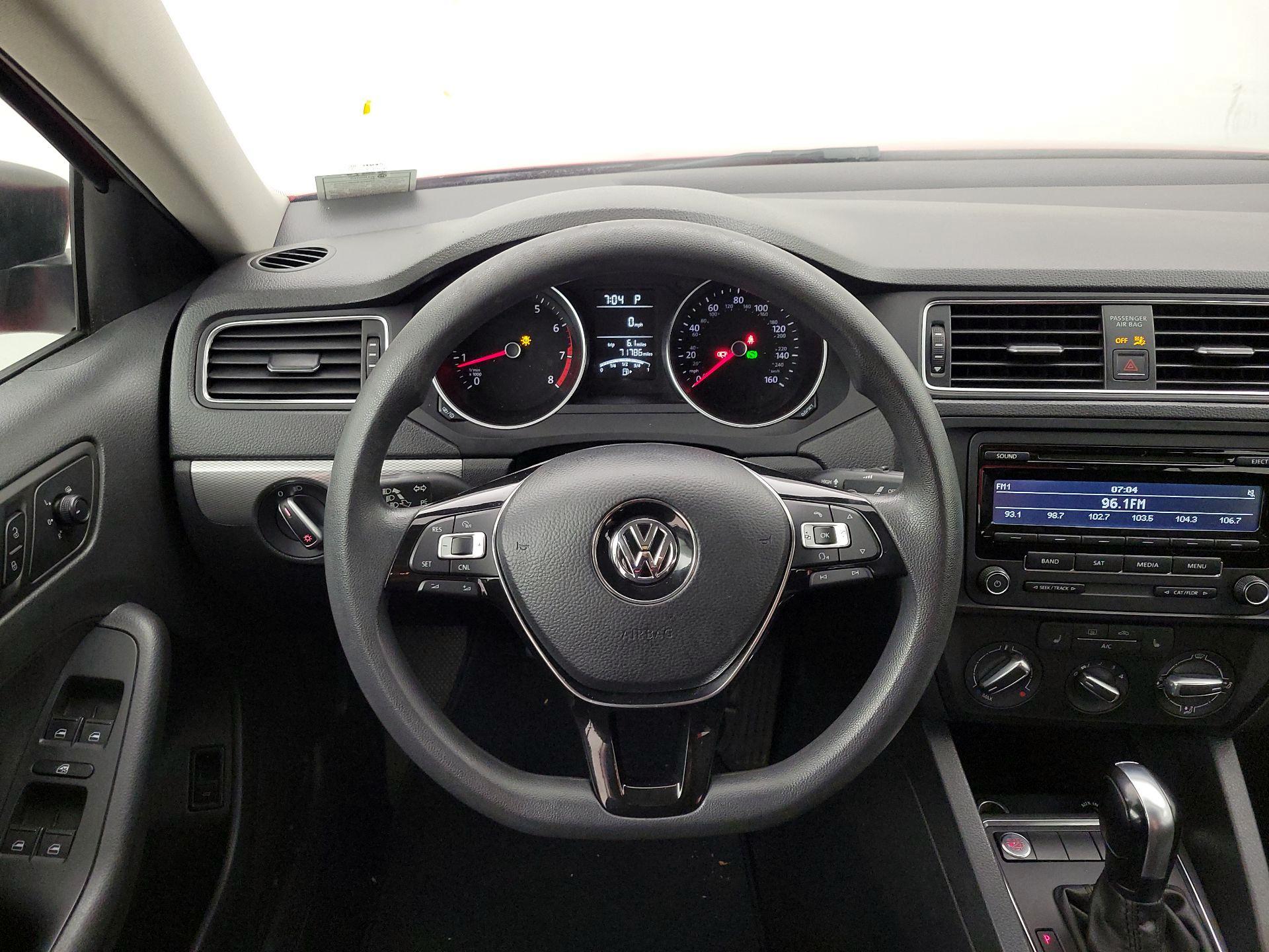 Thumbnail: 2015 Volkswagen Jetta - 10