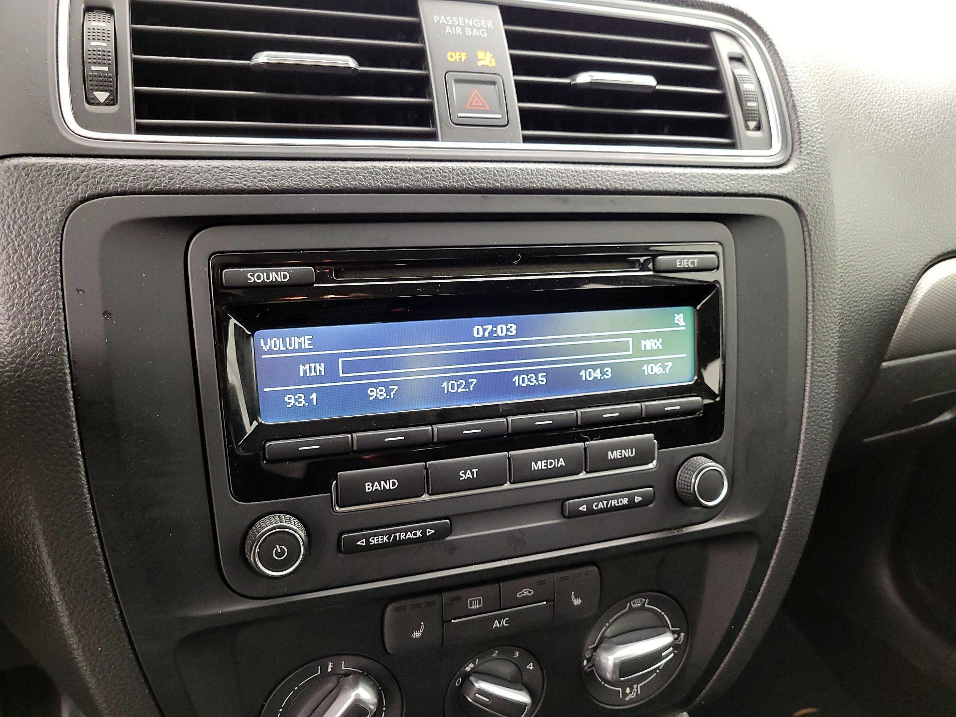Thumbnail: 2015 Volkswagen Jetta - 14