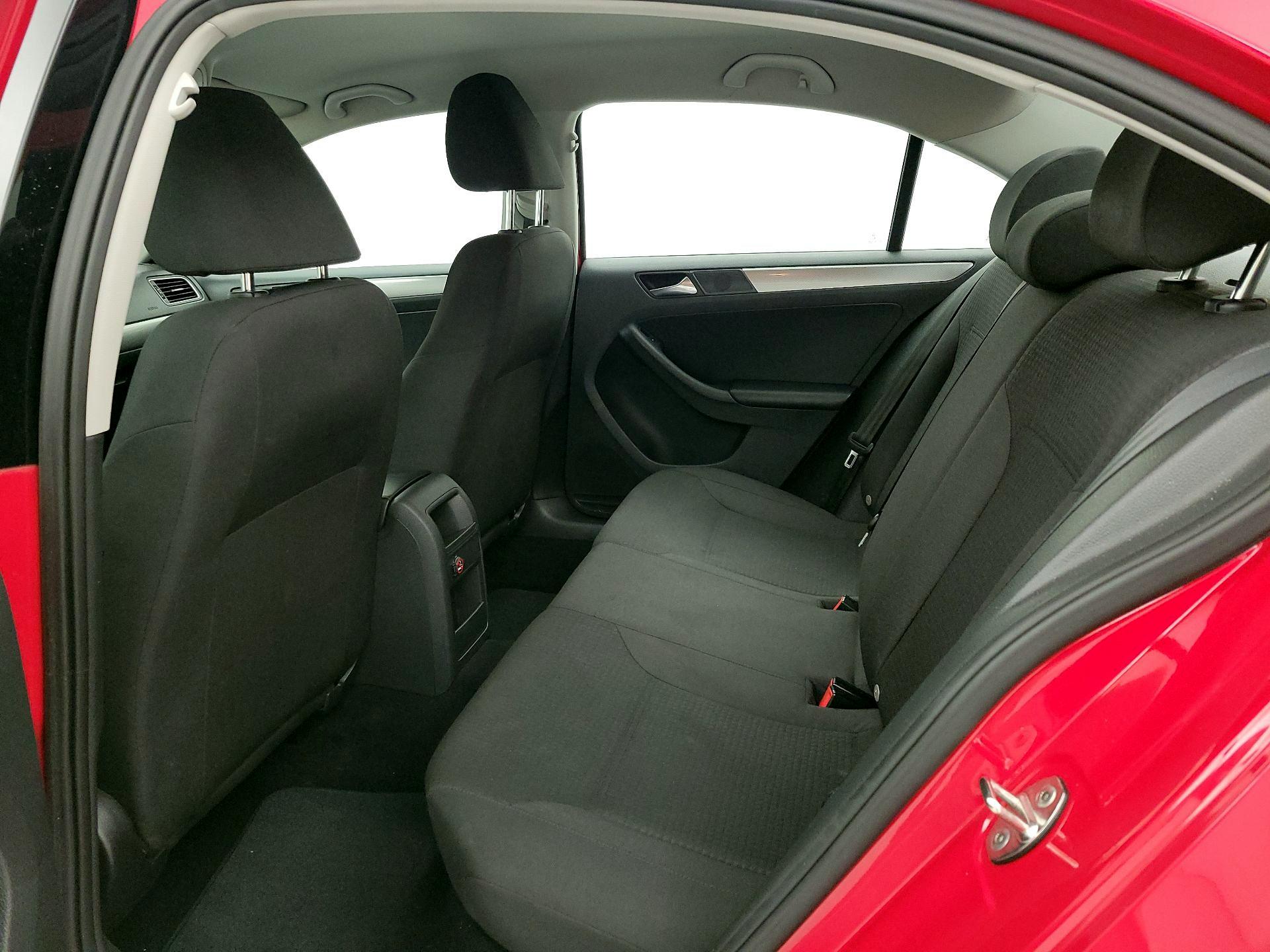 Thumbnail: 2015 Volkswagen Jetta - 18