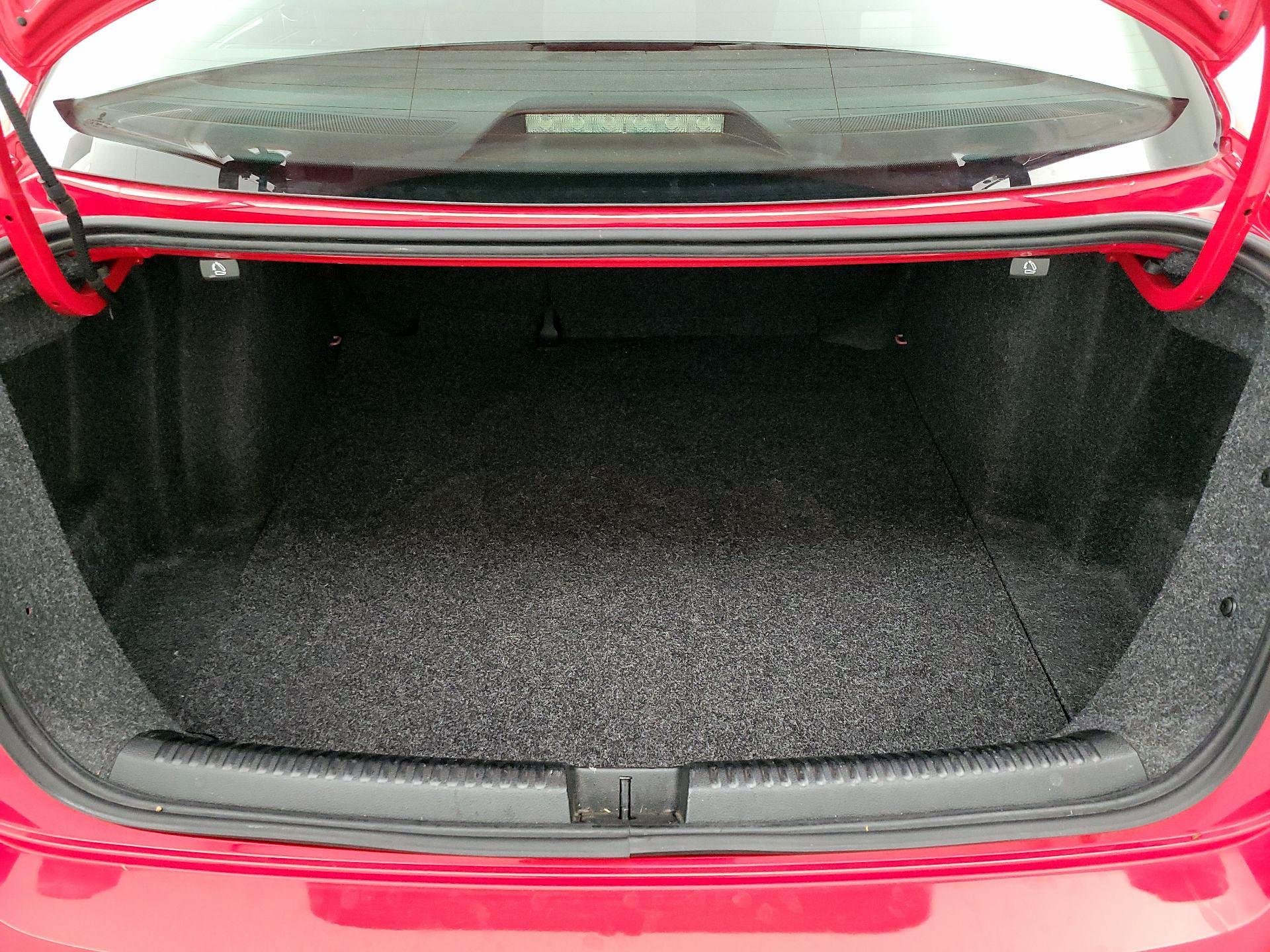 Thumbnail: 2015 Volkswagen Jetta - 19