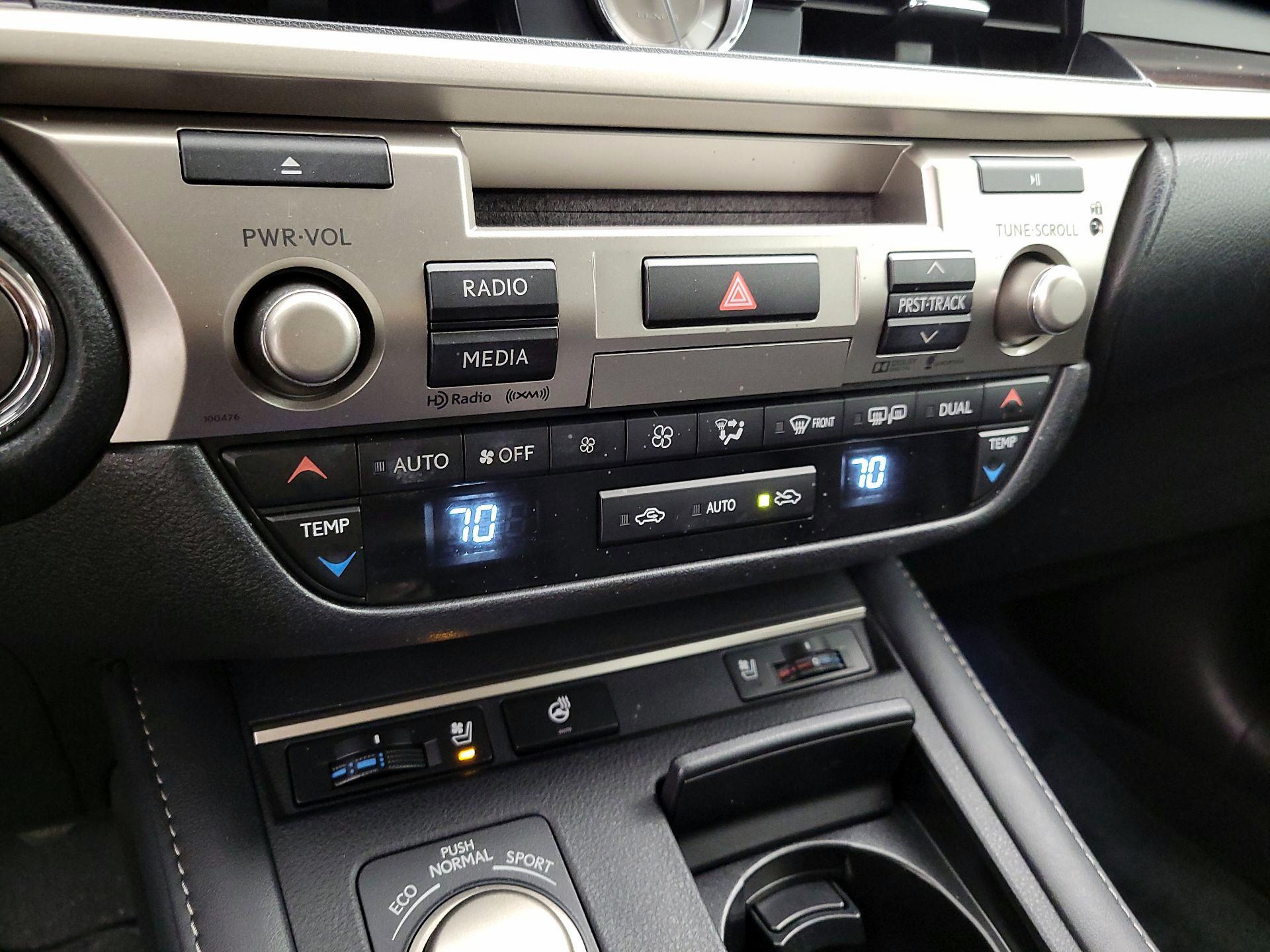 Thumbnail: 2016 Lexus ES - 17