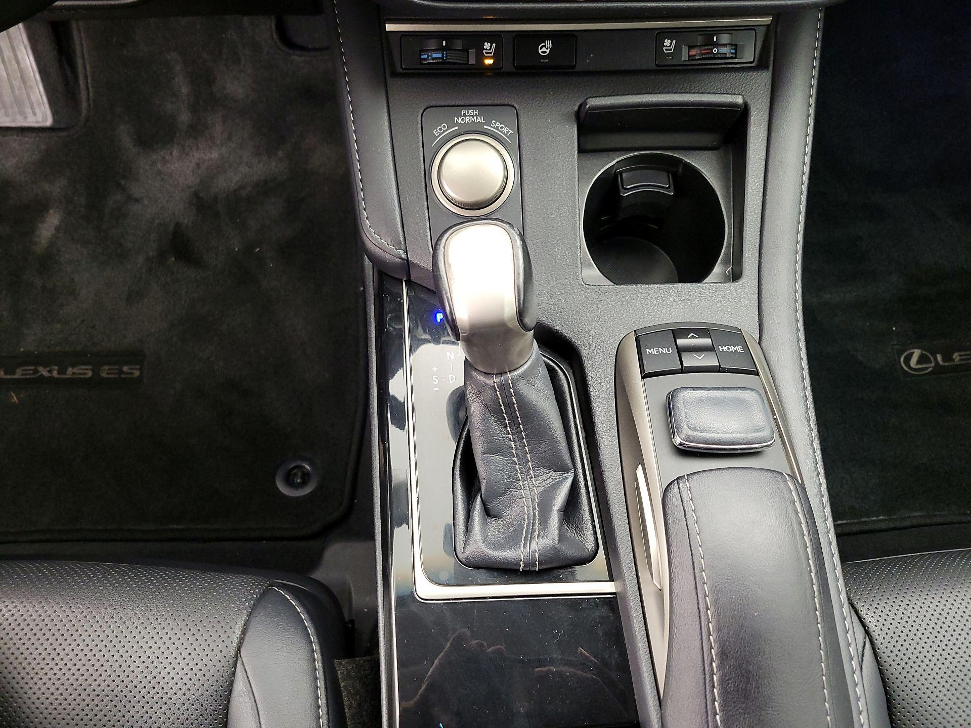 Thumbnail: 2016 Lexus ES - 18