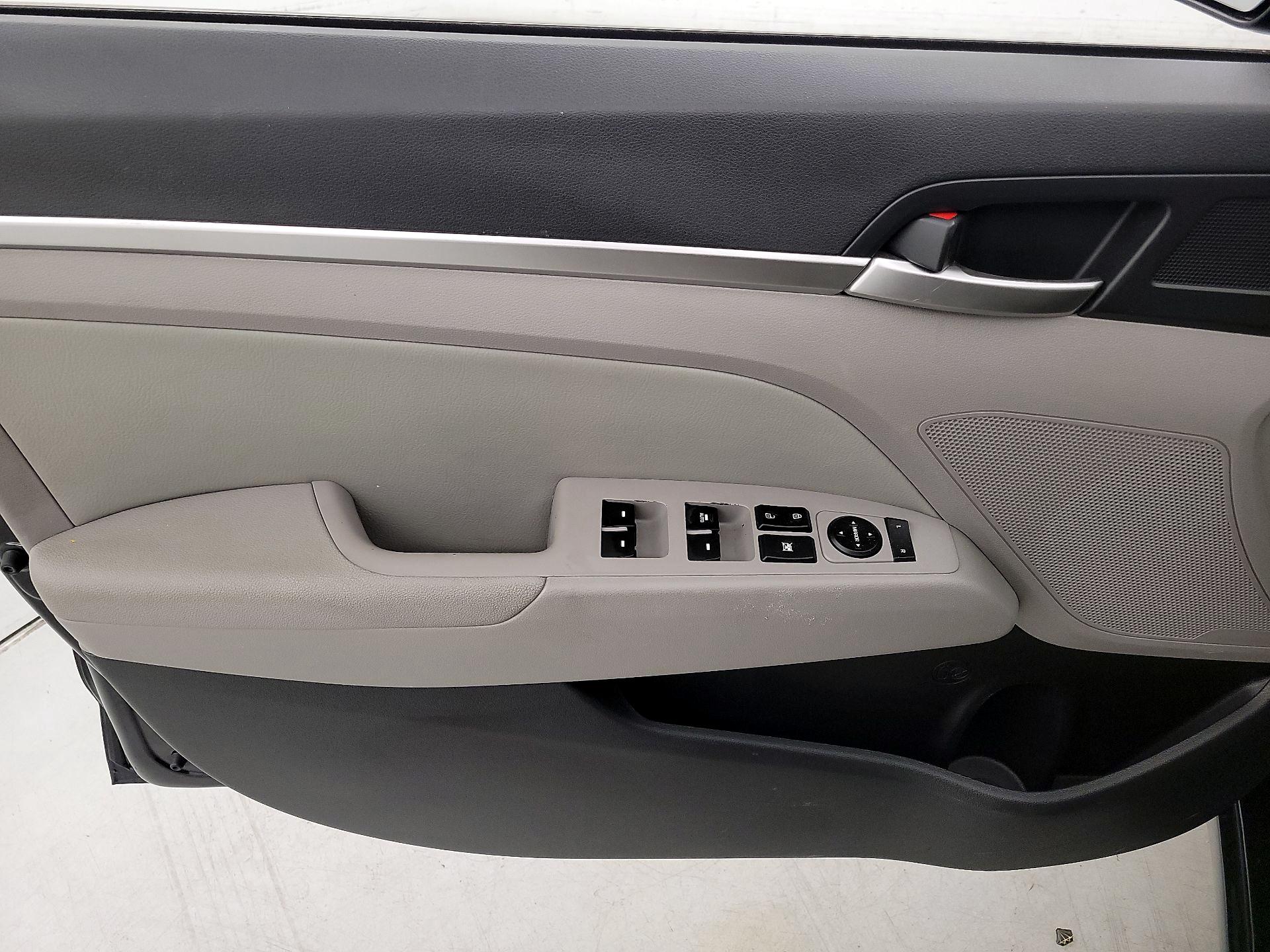 Thumbnail: 2019 Hyundai Elantra - 12