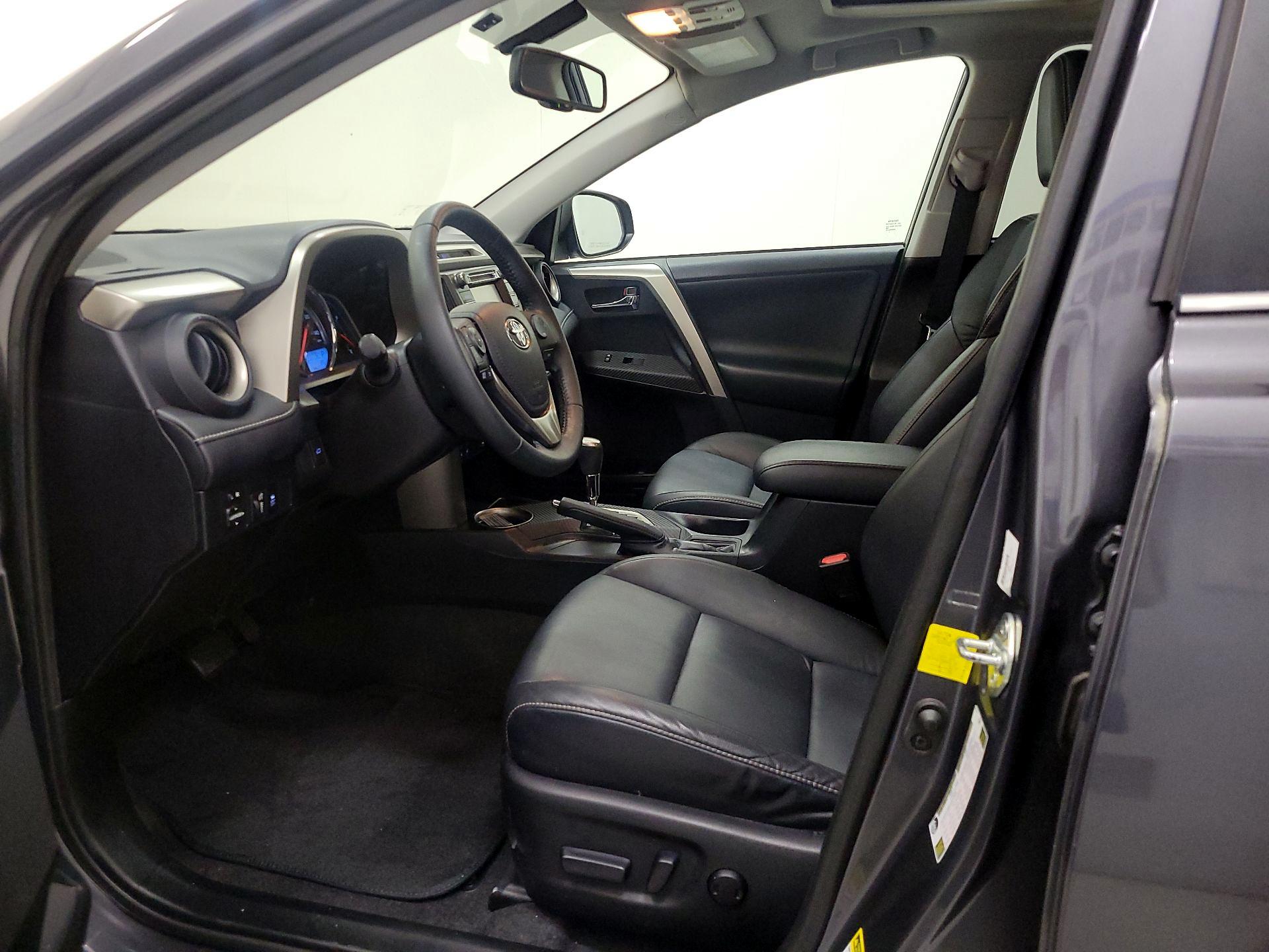 Thumbnail: 2015 Toyota RAV4 - 11