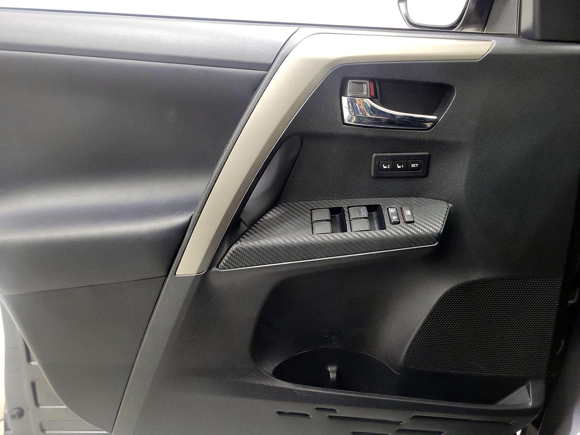 Thumbnail: 2015 Toyota RAV4 - 12
