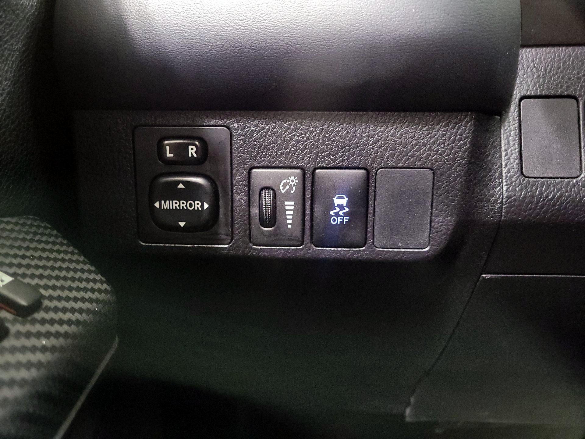 Thumbnail: 2015 Toyota RAV4 - 13