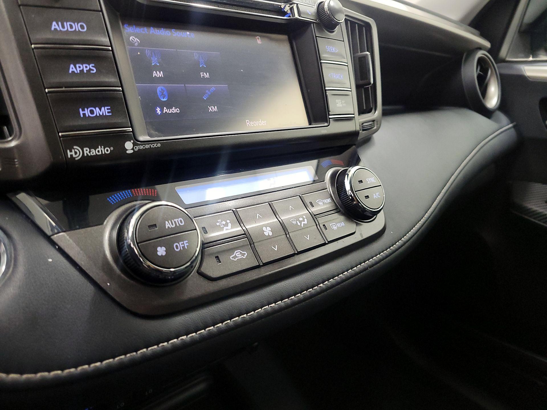 Thumbnail: 2015 Toyota RAV4 - 16