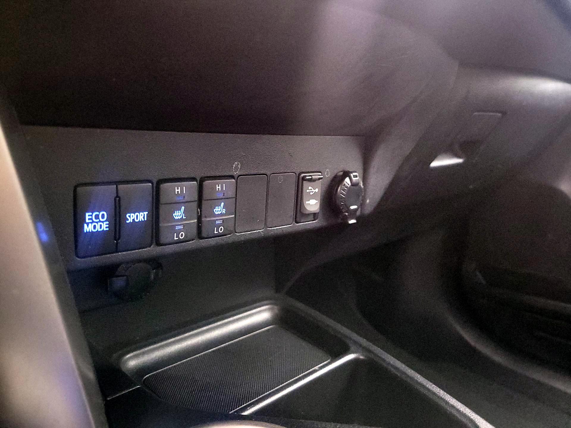 Thumbnail: 2015 Toyota RAV4 - 18