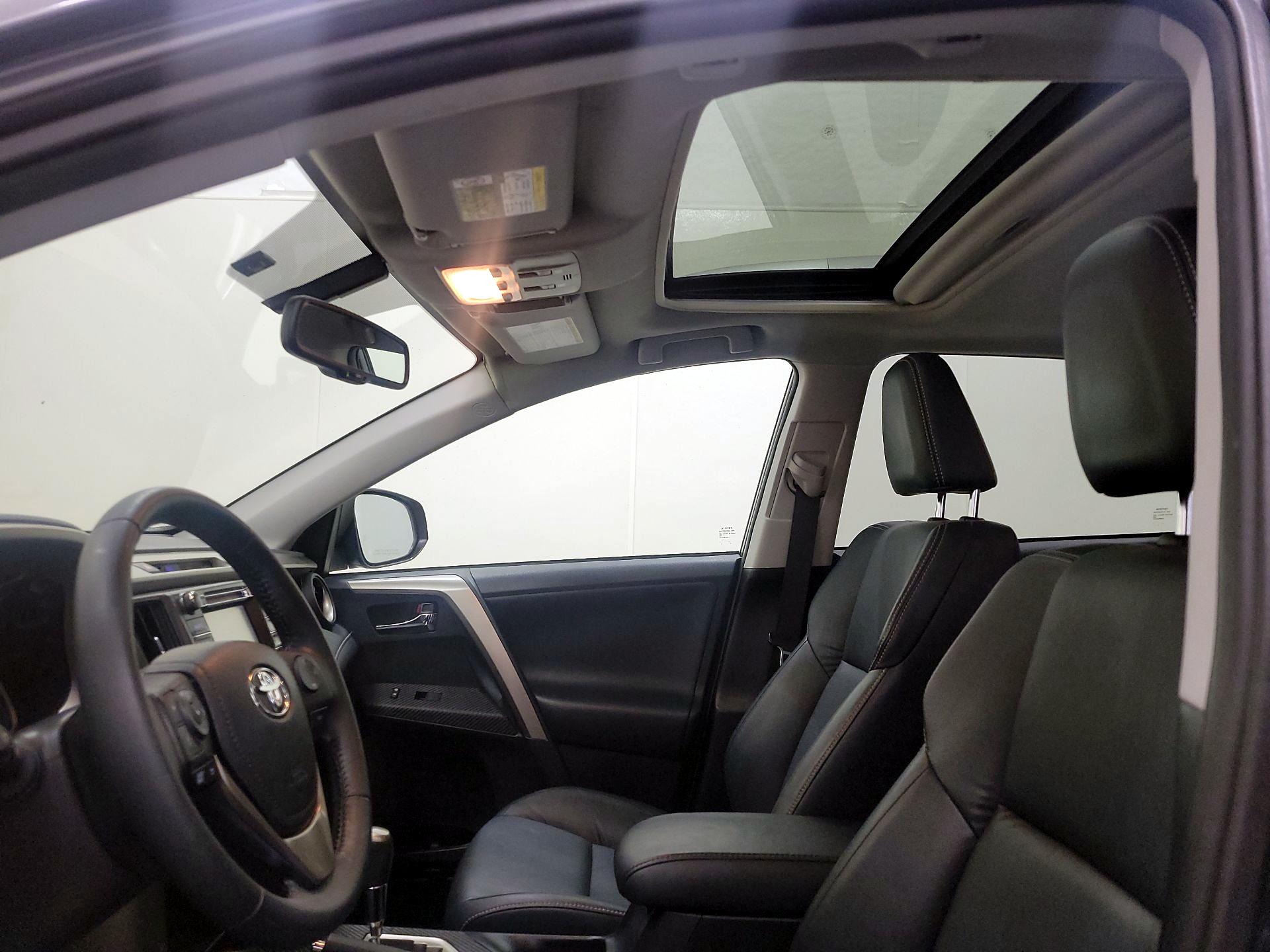 Thumbnail: 2015 Toyota RAV4 - 19