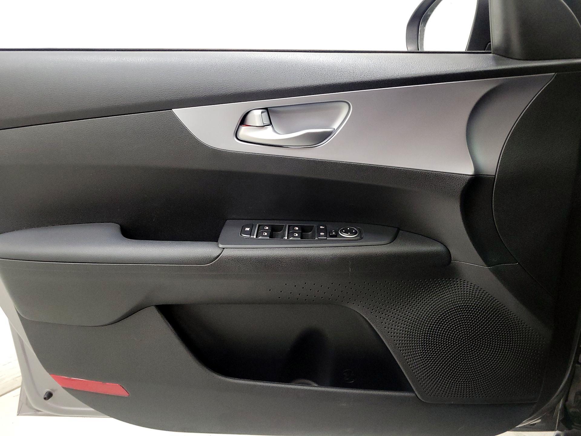 Thumbnail: 2023 Kia Forte - 12