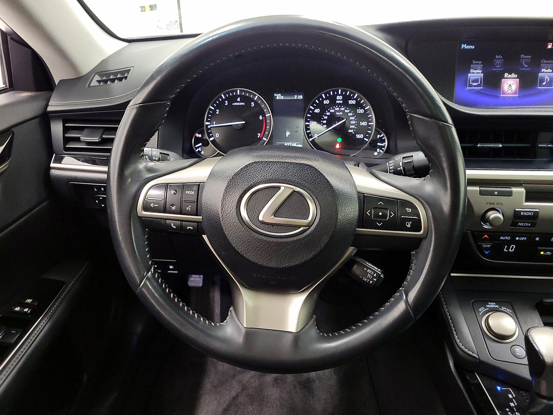 Thumbnail: 2016 Lexus ES - 10