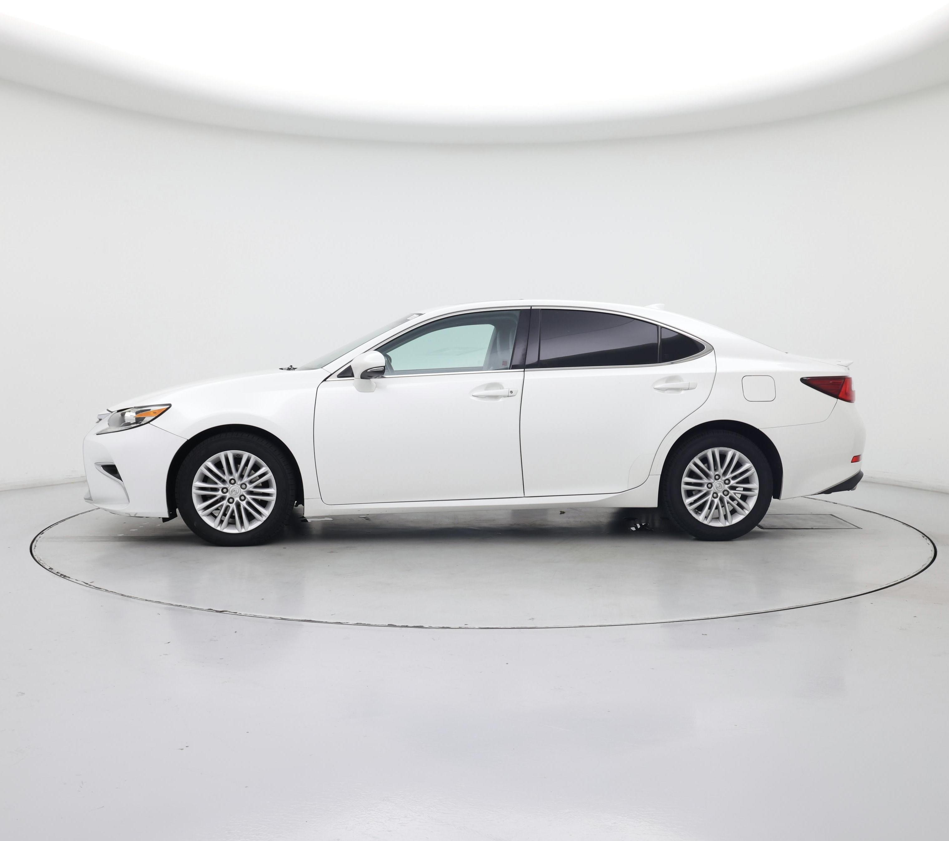 Thumbnail: 2016 Lexus ES - 3