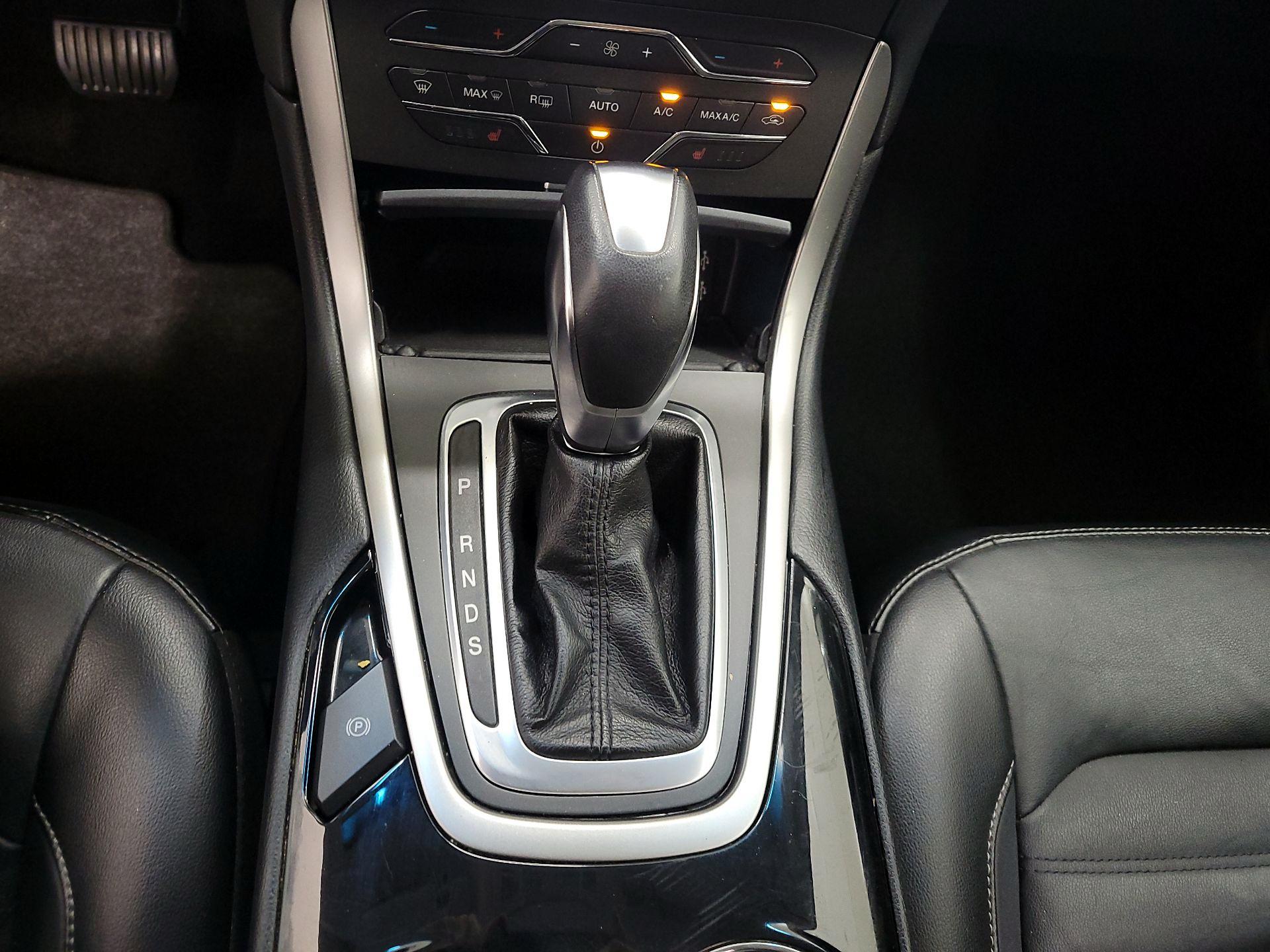 Thumbnail: 2016 Ford Edge - 18