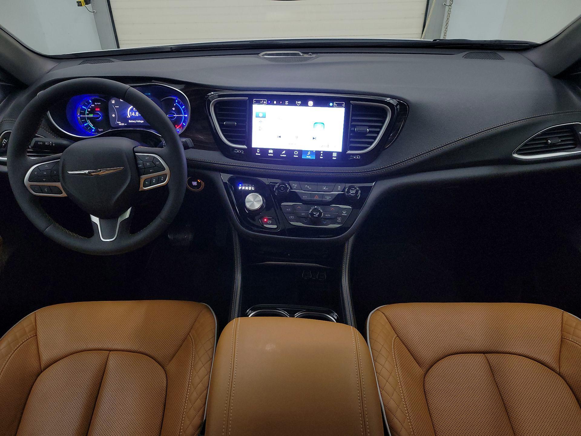 Thumbnail: 2023 Chrysler Pacifica - 9