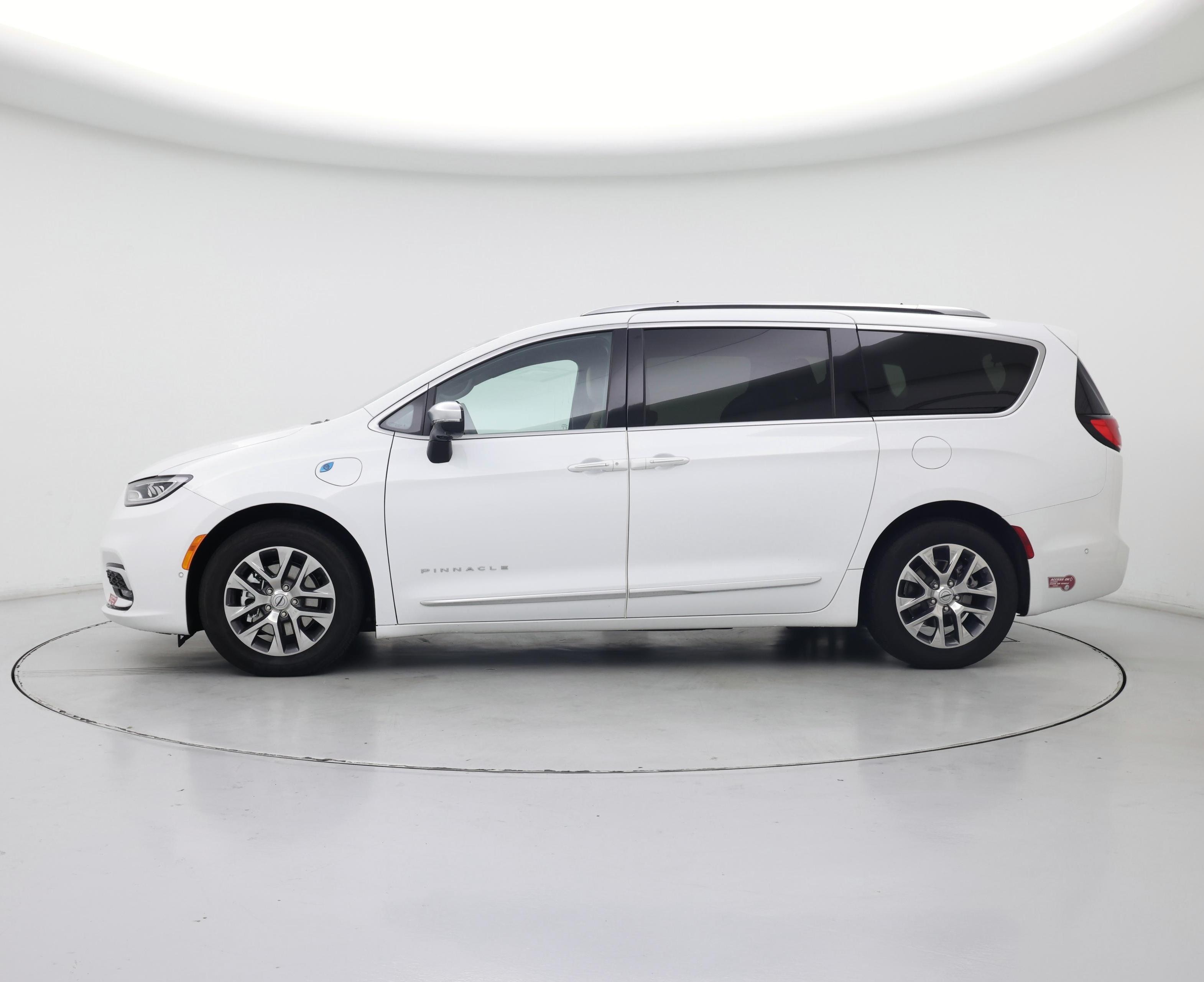 Thumbnail: 2023 Chrysler Pacifica - 3
