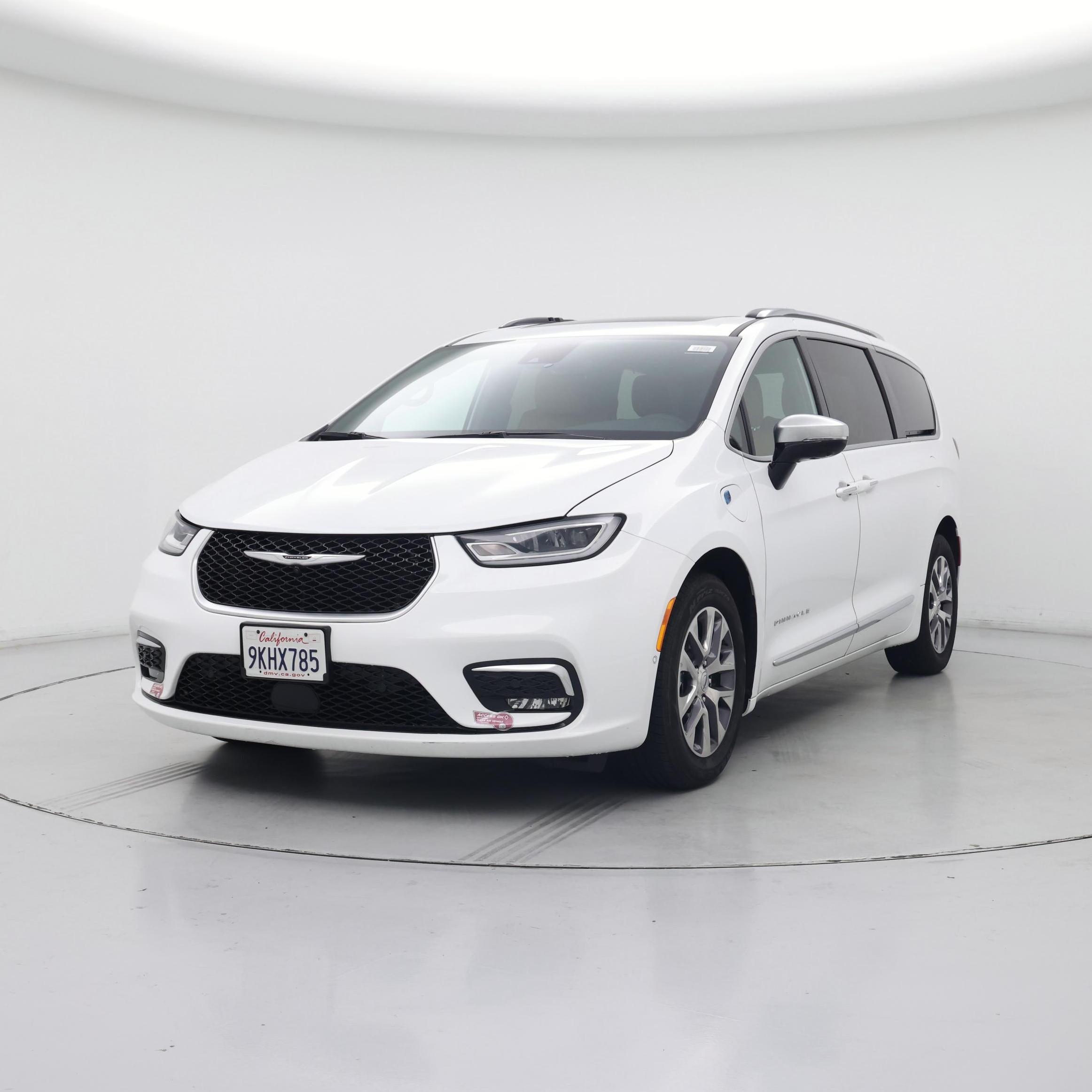 Thumbnail: 2023 Chrysler Pacifica - 4
