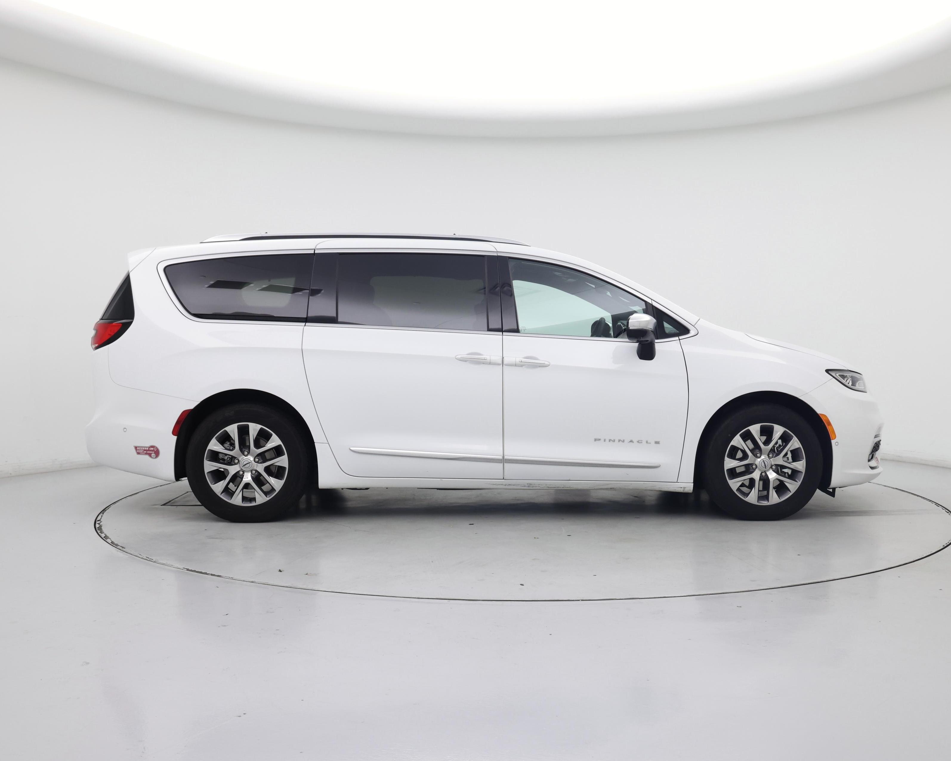 Thumbnail: 2023 Chrysler Pacifica - 7