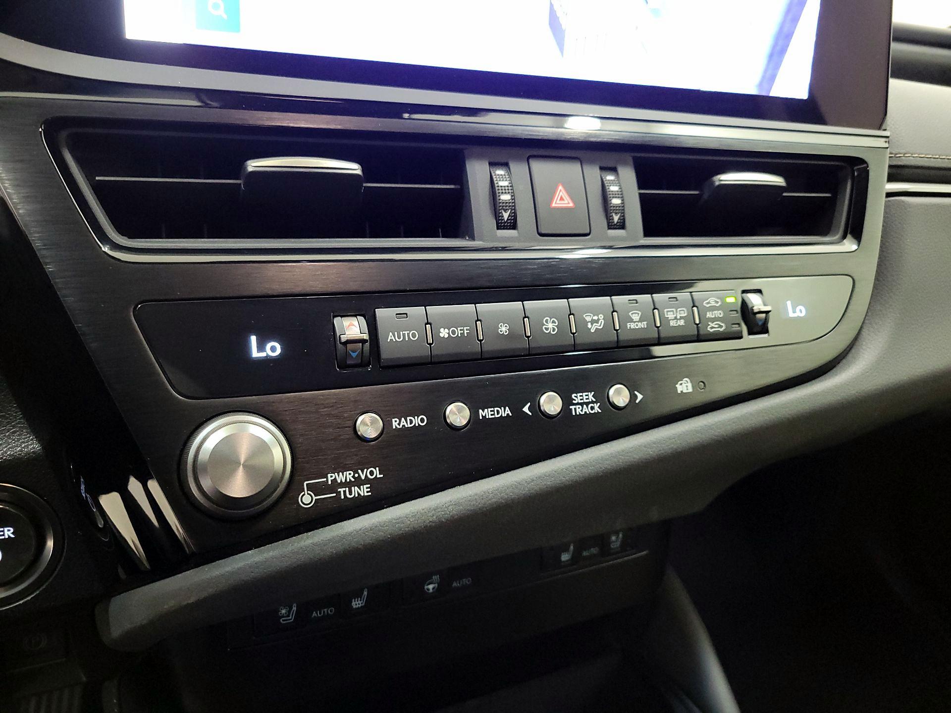 Thumbnail: 2025 Lexus ES - 16