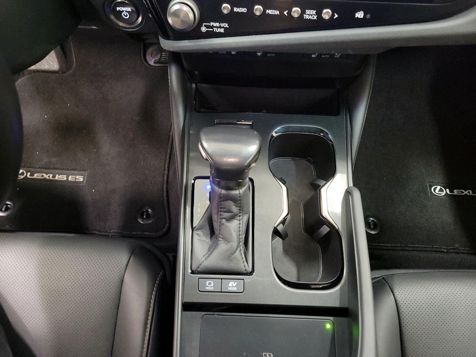 Thumbnail: 2025 Lexus ES - 17