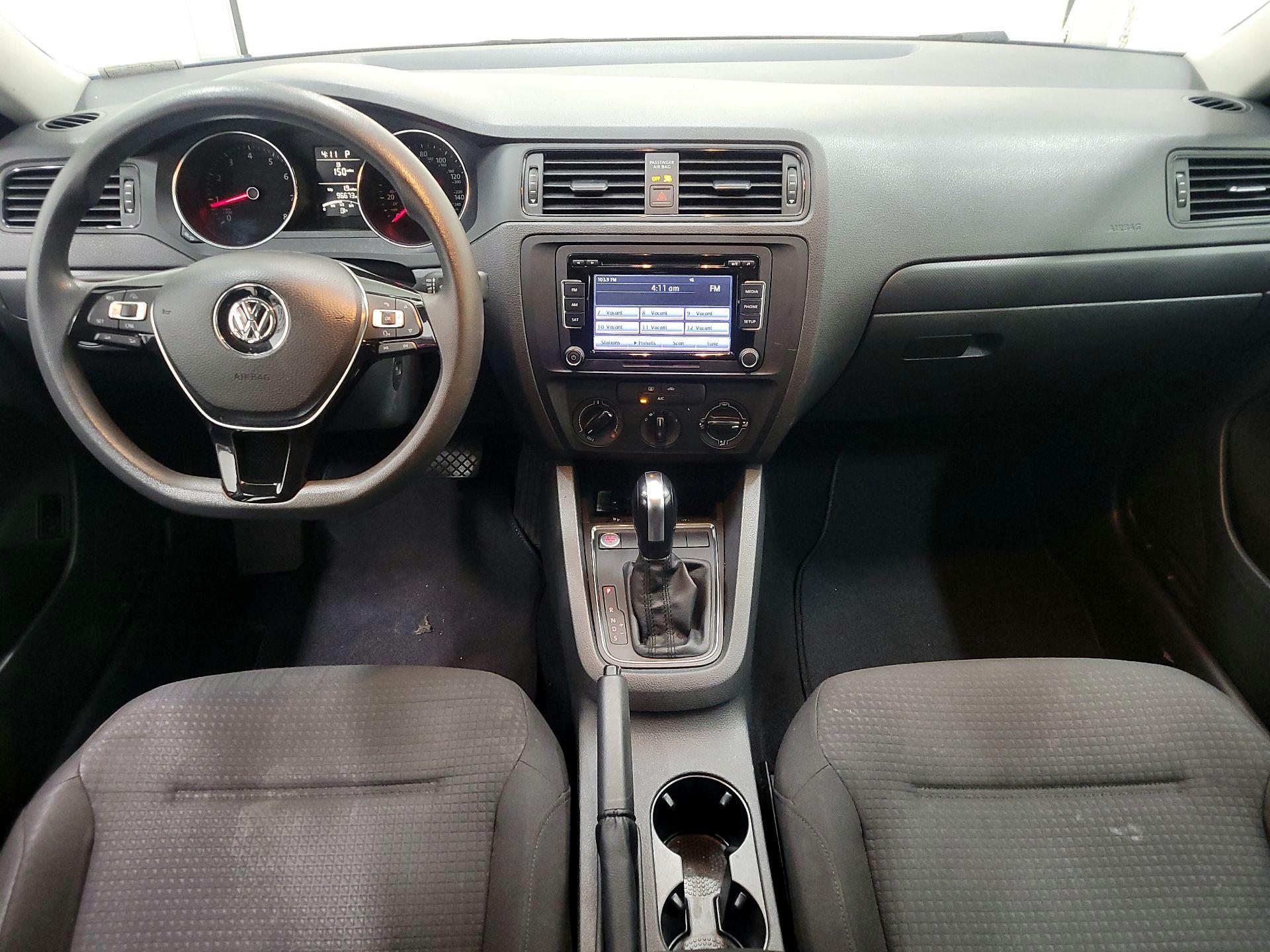 Thumbnail: 2015 Volkswagen Jetta - 9
