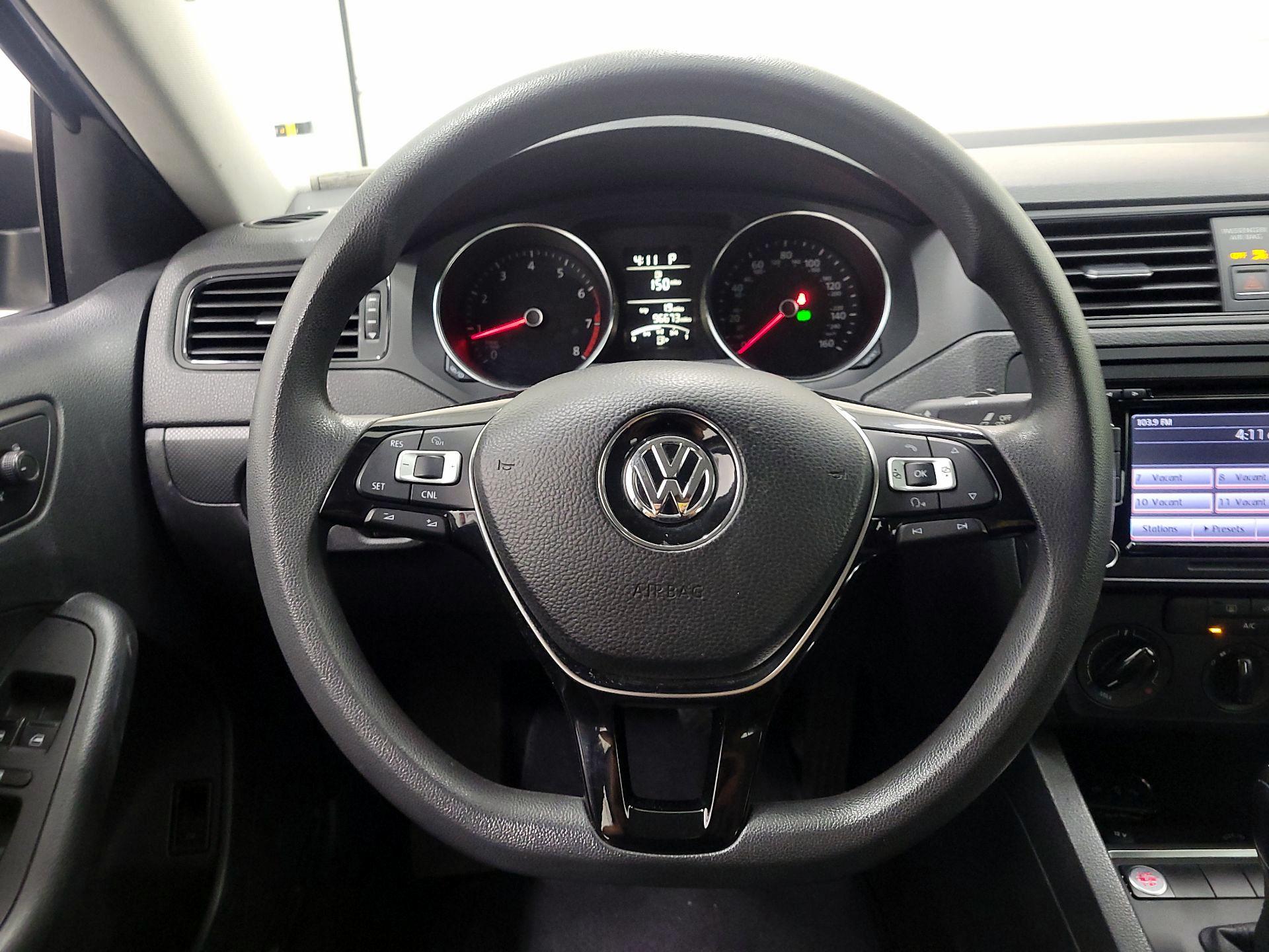Thumbnail: 2015 Volkswagen Jetta - 10