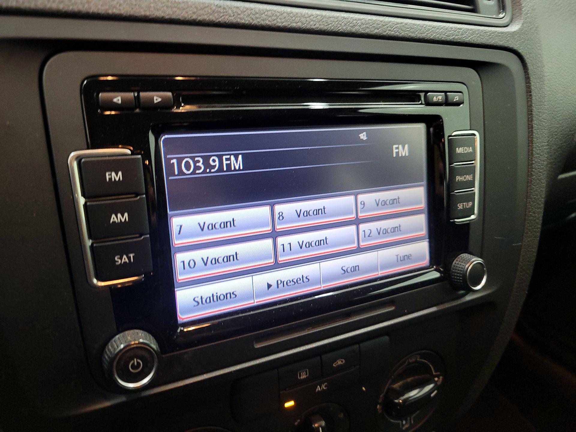 Thumbnail: 2015 Volkswagen Jetta - 15