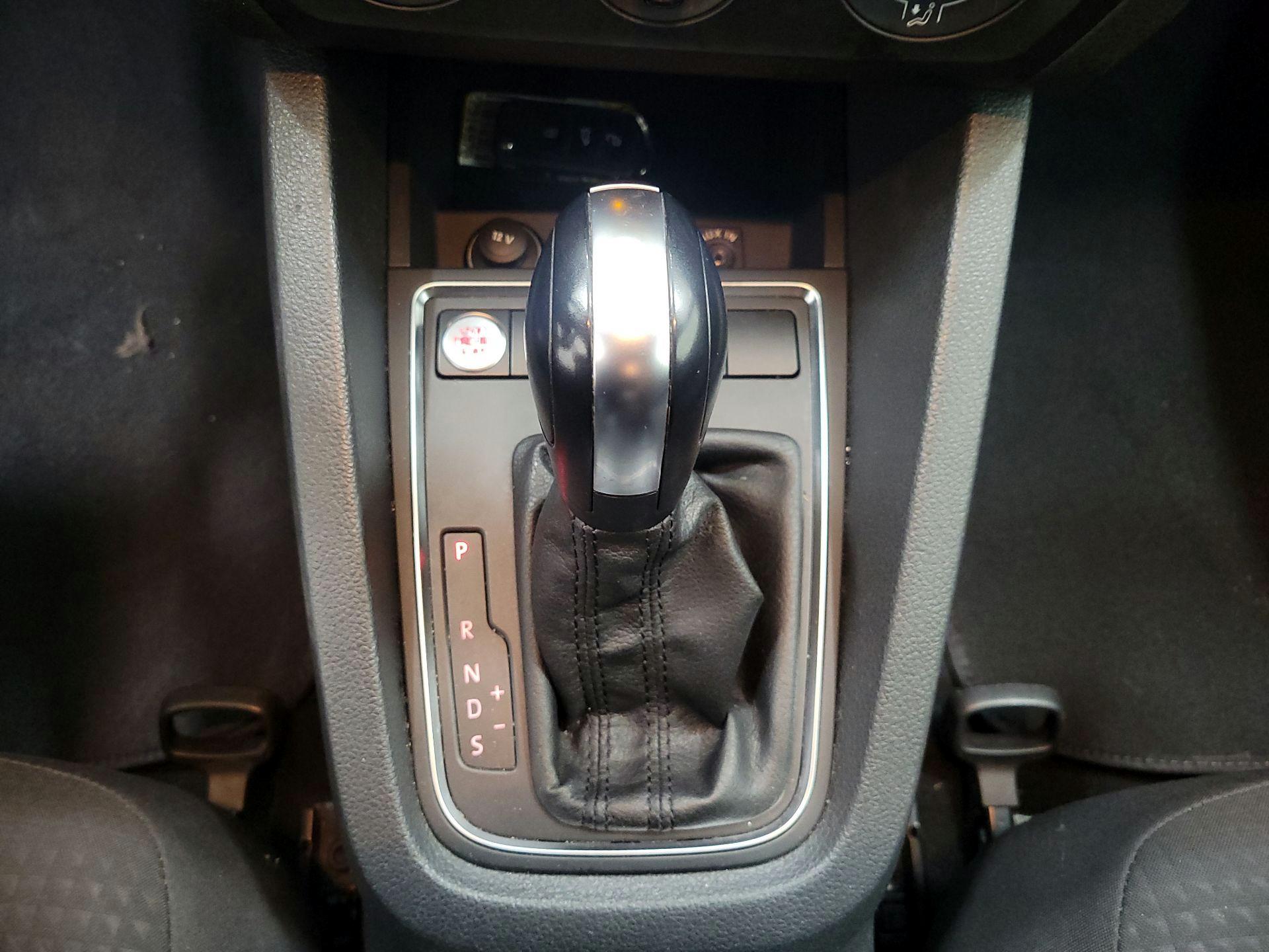 Thumbnail: 2015 Volkswagen Jetta - 17