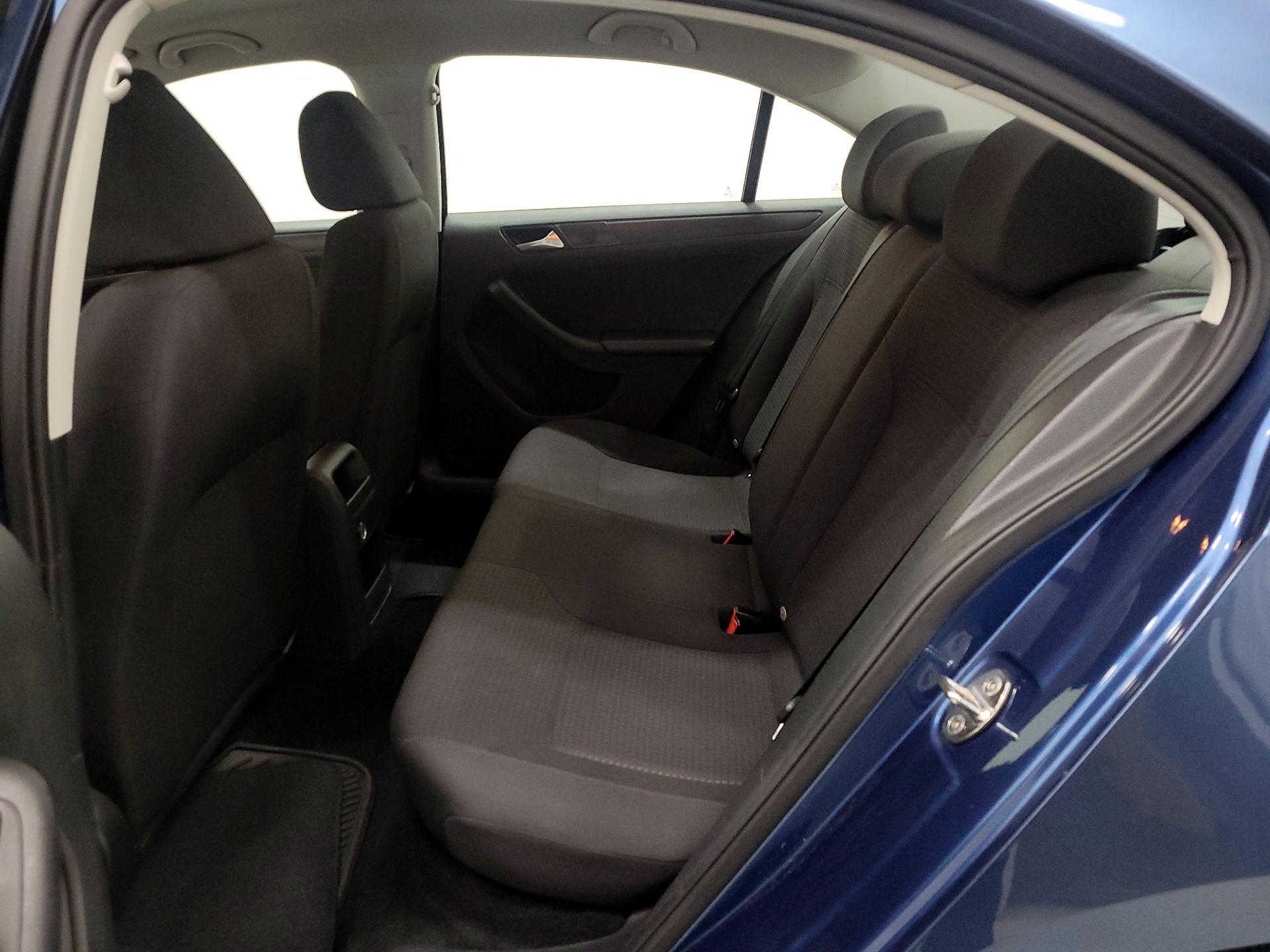 Thumbnail: 2015 Volkswagen Jetta - 19