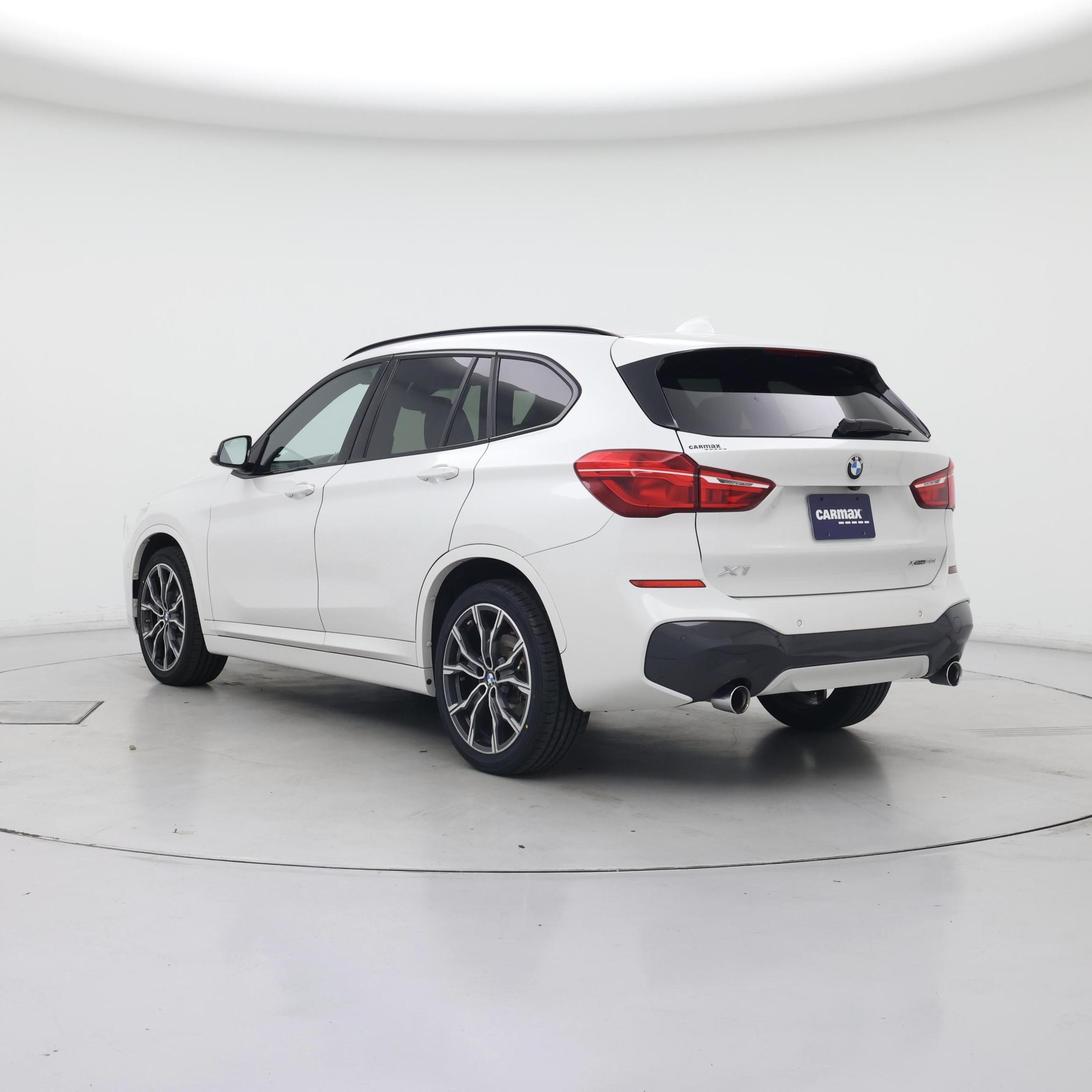 Thumbnail: 2021 BMW X1 - 2