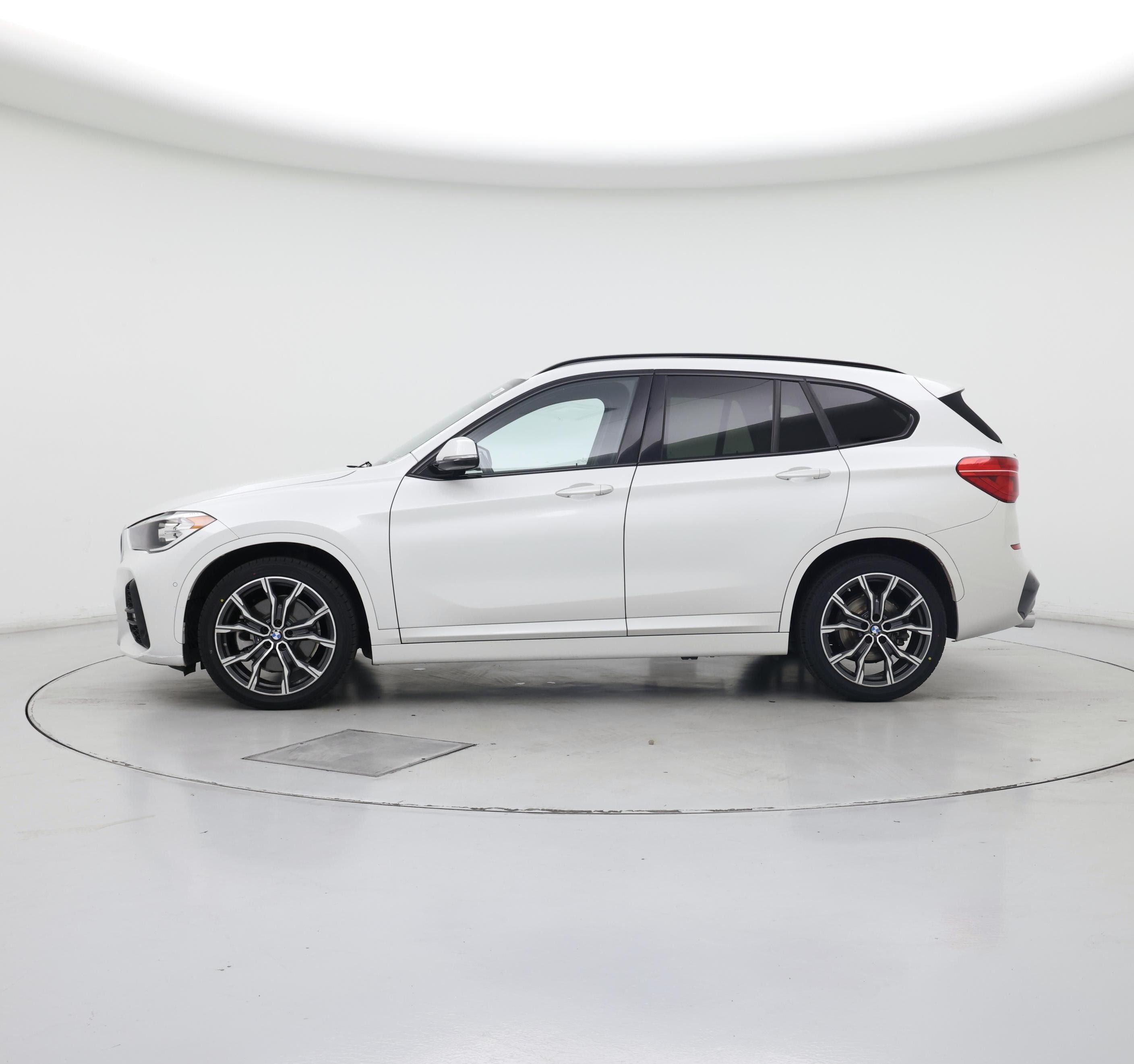 Thumbnail: 2021 BMW X1 - 3