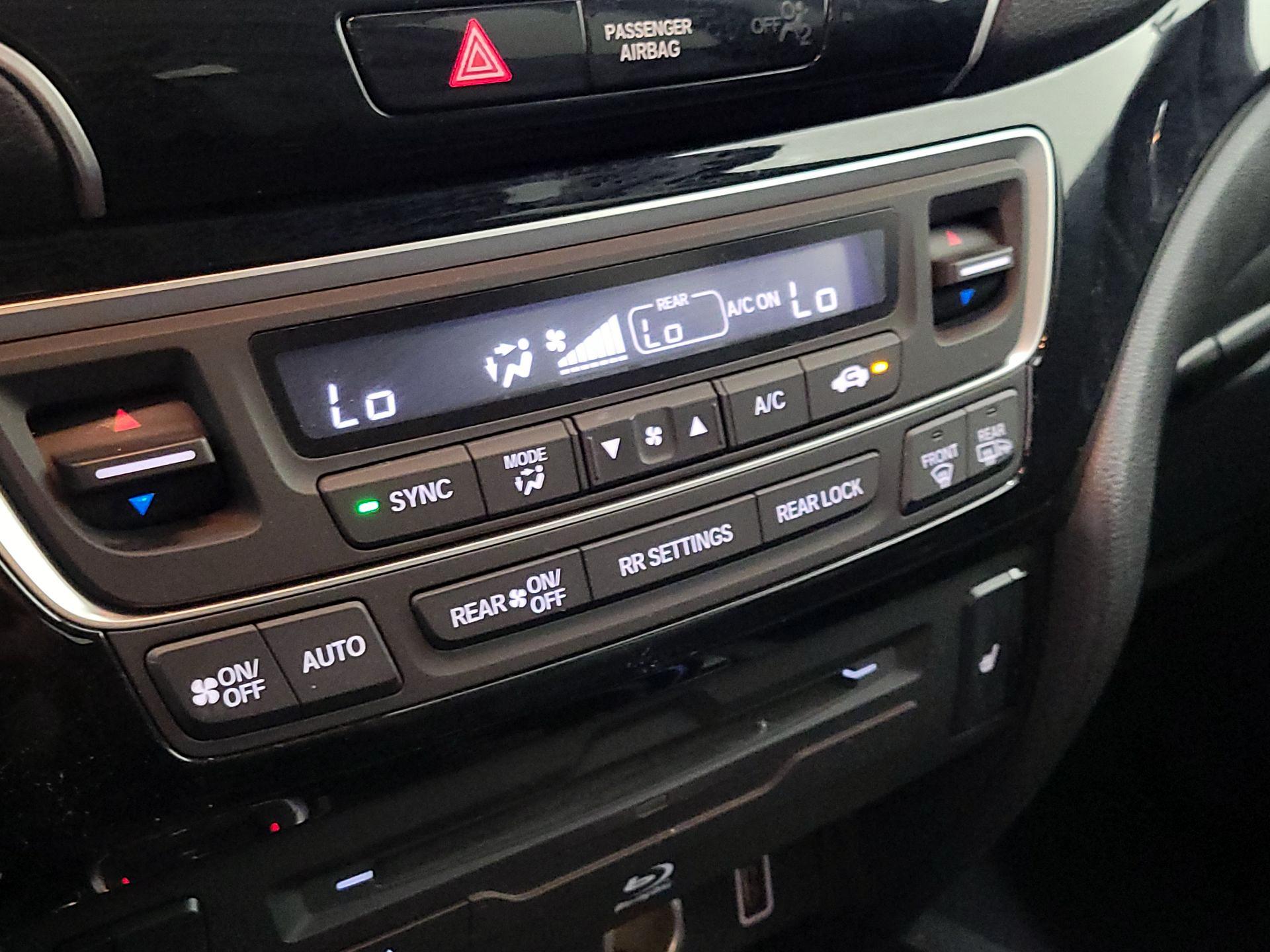 Thumbnail: 2019 Honda Pilot - 16
